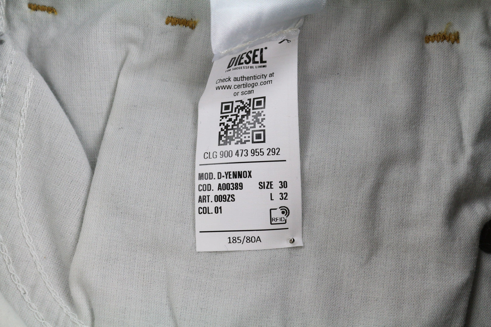 DIESEL D-Yennox 009ZS vyriški džinsai W30/L32 siaurėjantys, skalbti, rekomenduojama kaina – 160 €, tamsūs džinsai 