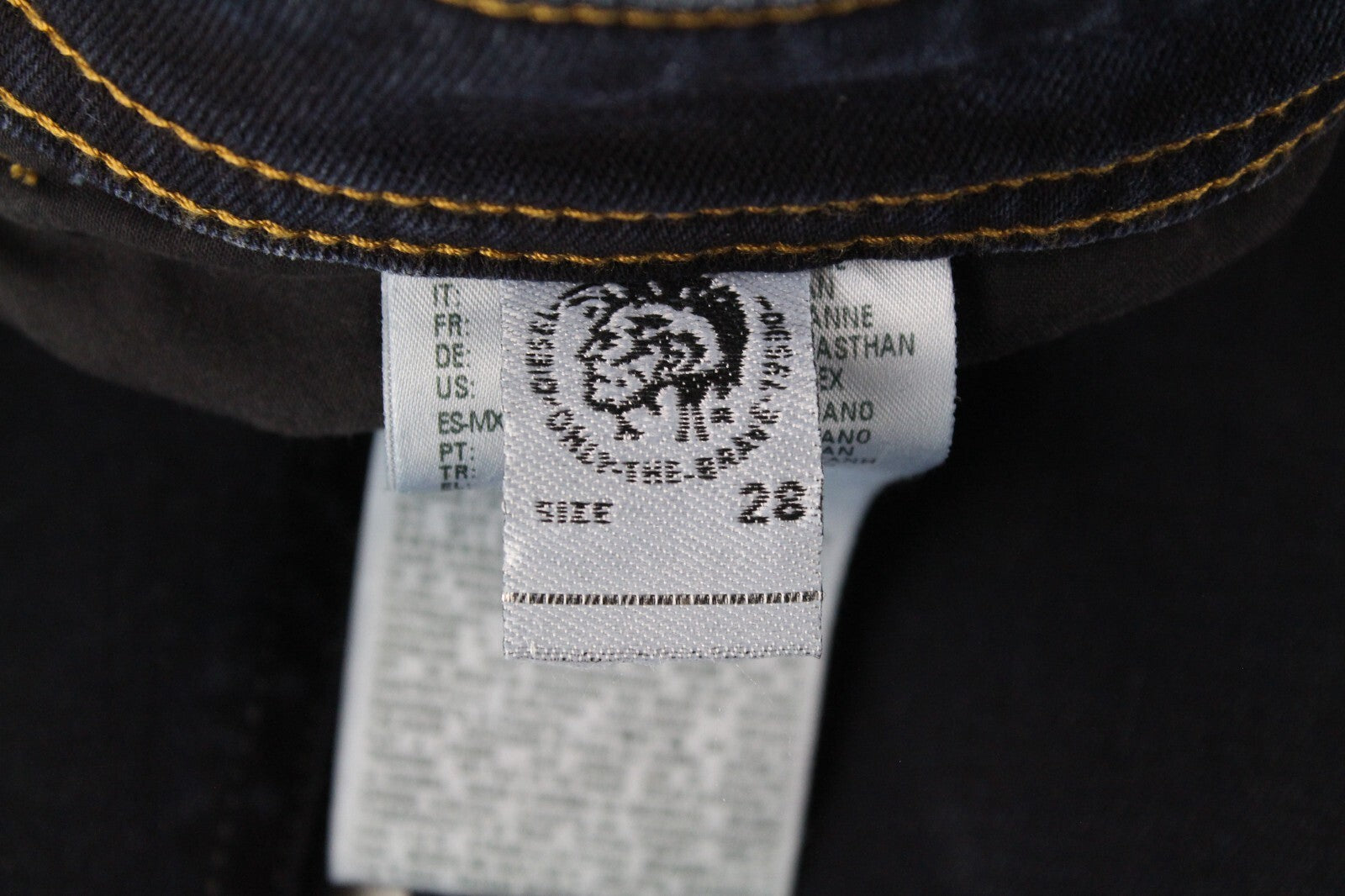 DIESEL vyriški džinsai W28/L32 Thommer 069GM aptempti, tamsiai mėlyni, plėšyti, tamprūs. 