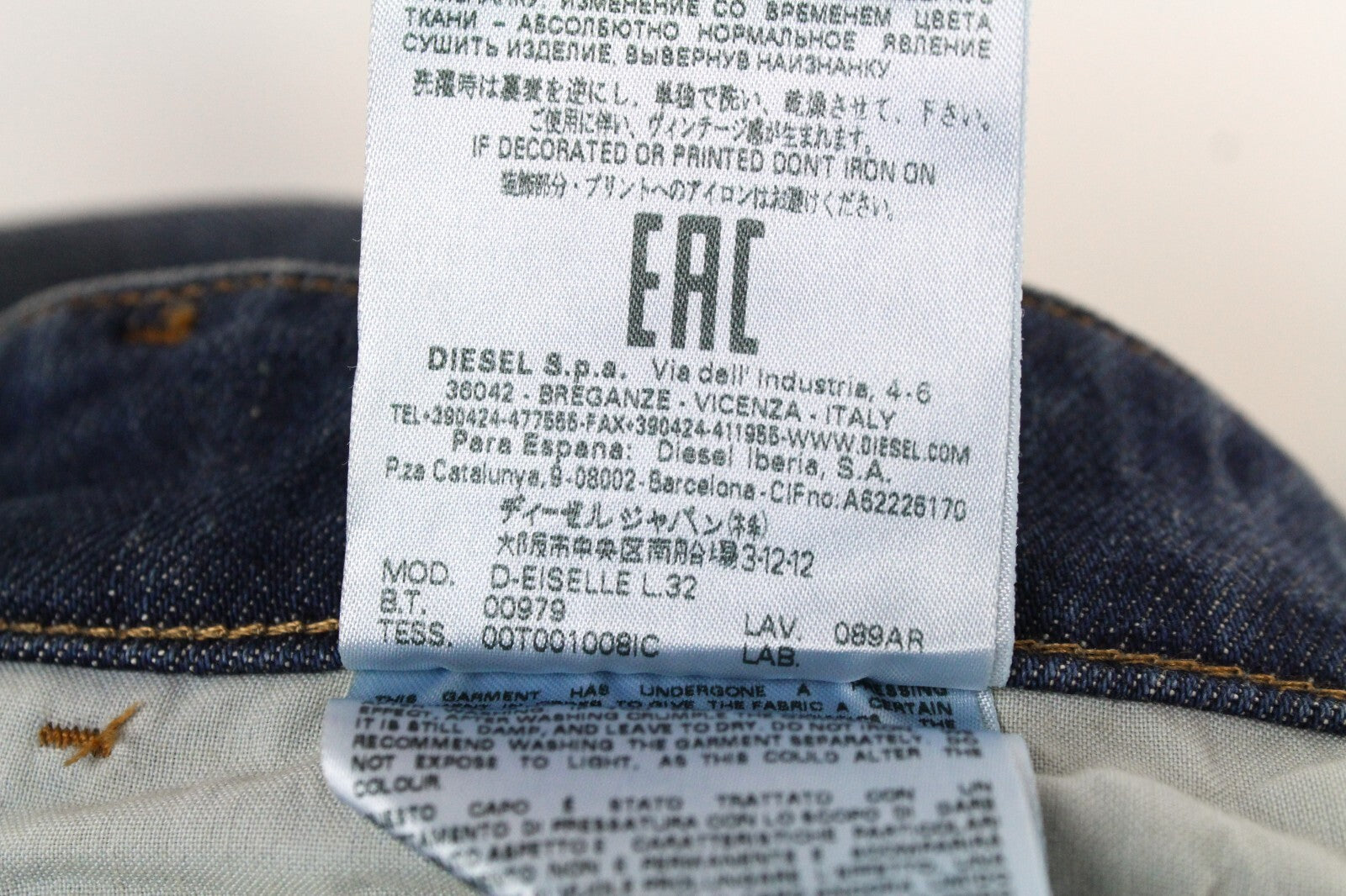 DIESEL moteriški džinsai W26/L32 D-Eiselle 089AR Boyfriend Fit mėlyni, tamprūs, tiesūs 