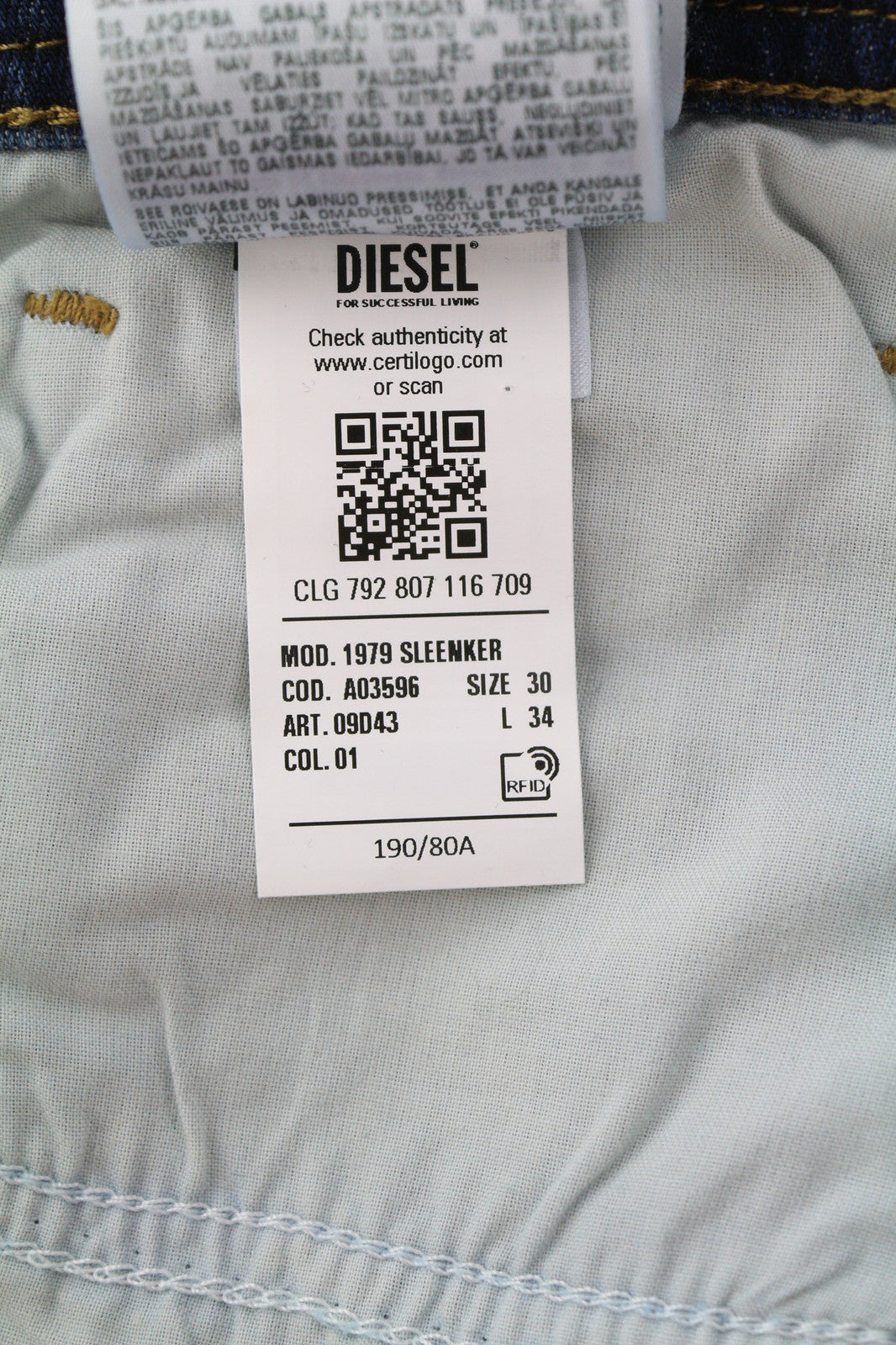 DIESEL 1979 Sleenker 09D43 vyriški džinsai W30/L34 aptempti, žemo juosmens, aptempti, rekomenduojama kaina – 150 € 