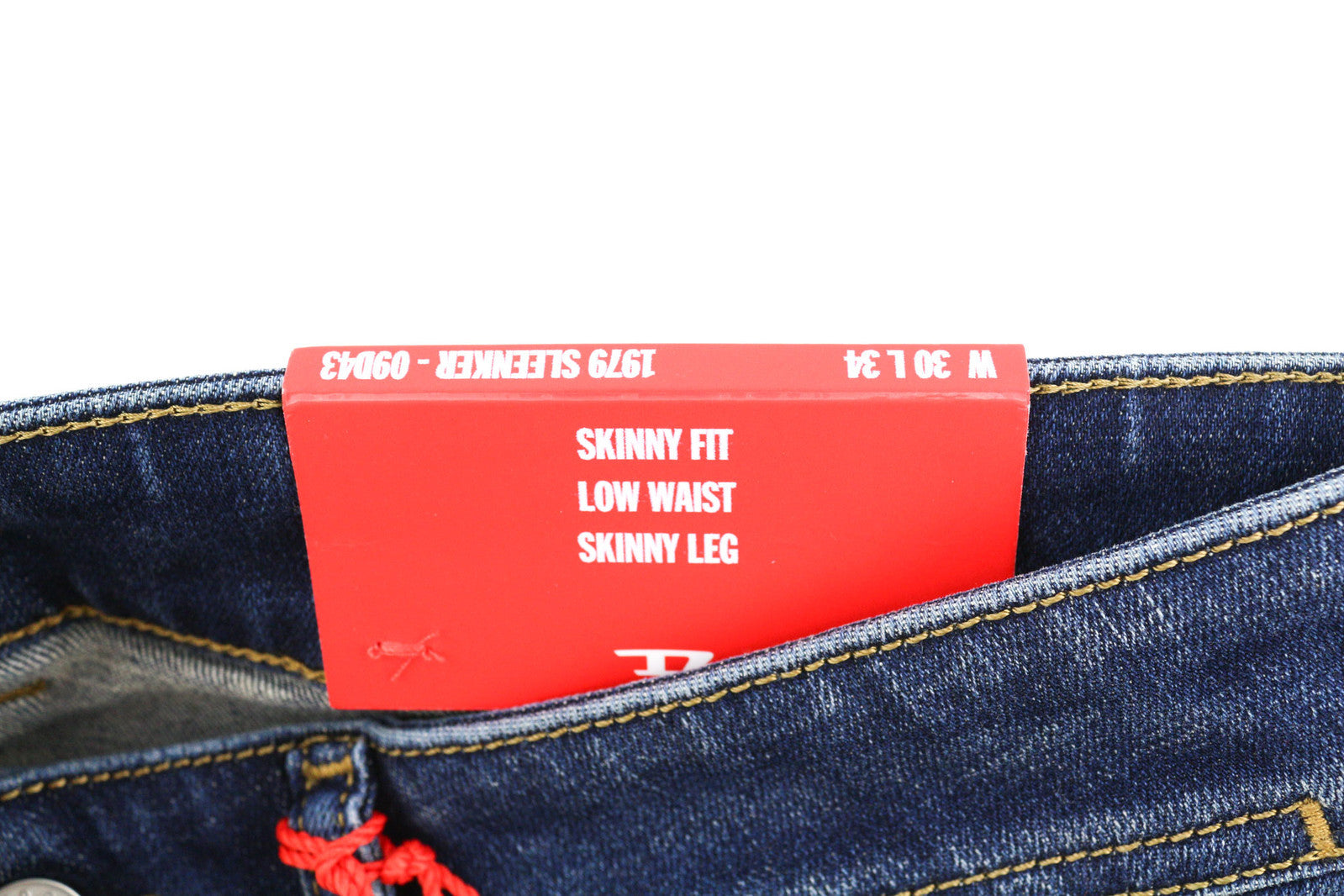 DIESEL 1979 Sleenker 09D43 vyriški džinsai W30/L34 aptempti, žemo juosmens, aptempti, rekomenduojama kaina – 150 € 