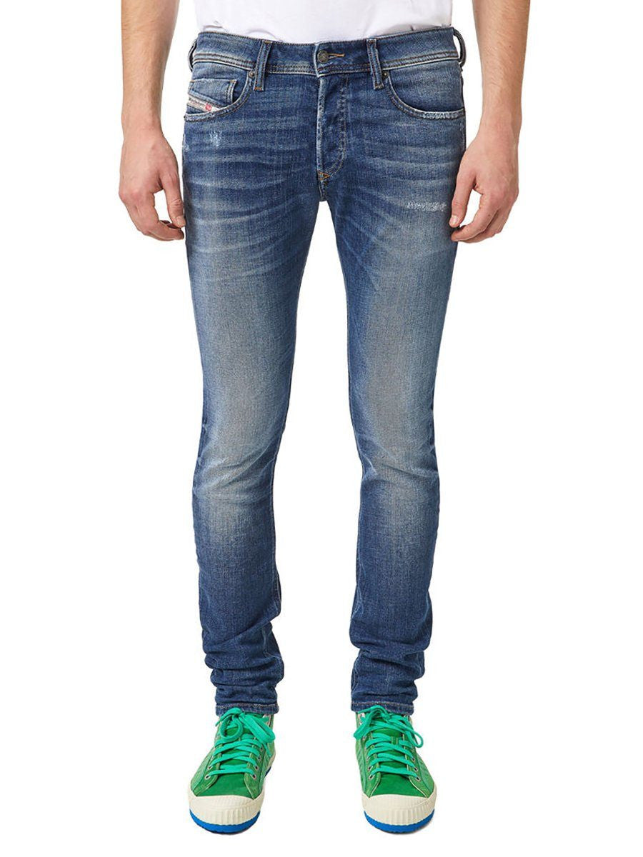 DIESEL Sleenker-X 09A86 vyriški džinsai W33/L32 aptempti, žemo juosmens, aptempti, mėlyni. Rekomenduojama kaina – 195 €. 
