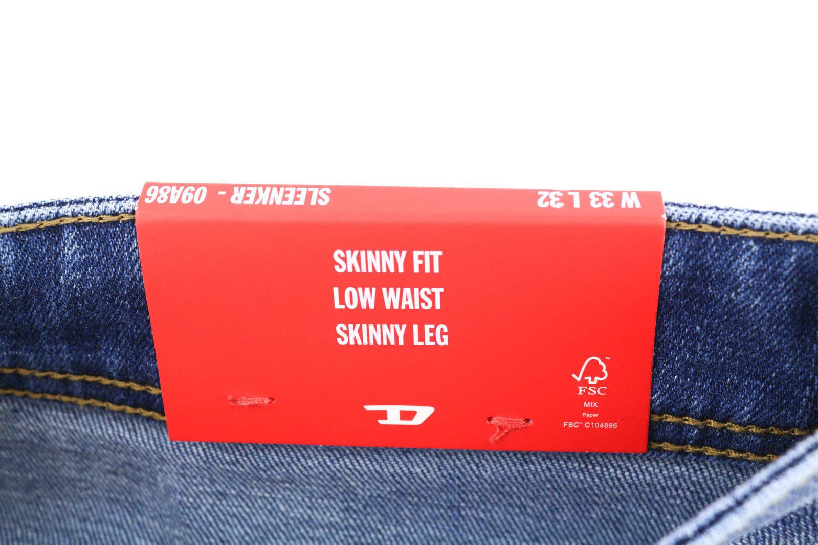 DIESEL Sleenker-X 09A86 vyriški džinsai W33/L32 aptempti, žemo juosmens, aptempti, mėlyni. Rekomenduojama kaina – 195 €. 