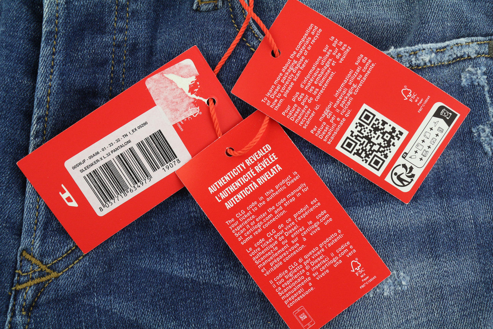 DIESEL Sleenker-X 09A86 vyriški džinsai W33/L32 aptempti, žemo juosmens, aptempti, mėlyni. Rekomenduojama kaina – 195 €. 