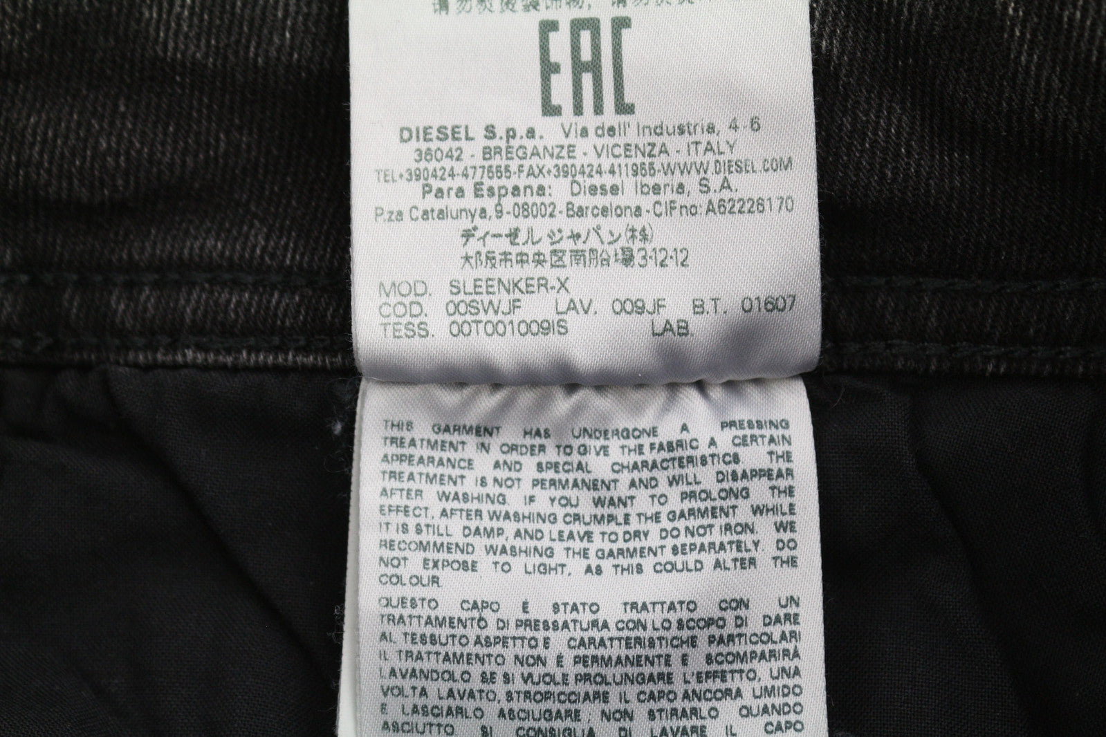 DIESEL Sleenker 009JF vyriški džinsai W32/L32 aptempti, tamprūs, su gobtuvu, rekomenduojama kaina – 200 € 