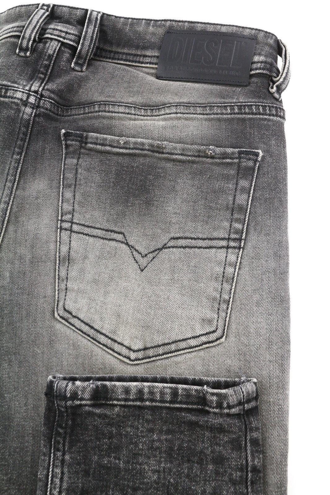 DIESEL Sleenker 009JF vyriški džinsai W32/L32 aptempti, tamprūs, su gobtuvu, rekomenduojama kaina – 200 € 