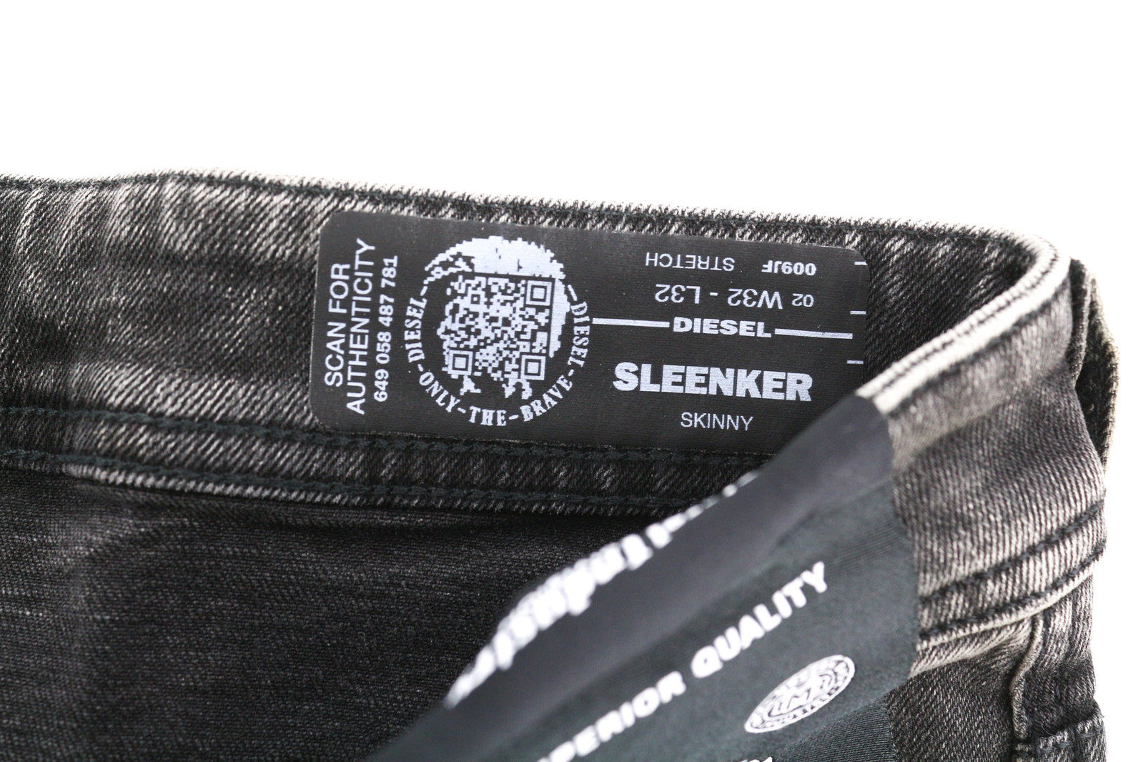 DIESEL Sleenker 009JF vyriški džinsai W32/L32 aptempti, tamprūs, su gobtuvu, rekomenduojama kaina – 200 € 