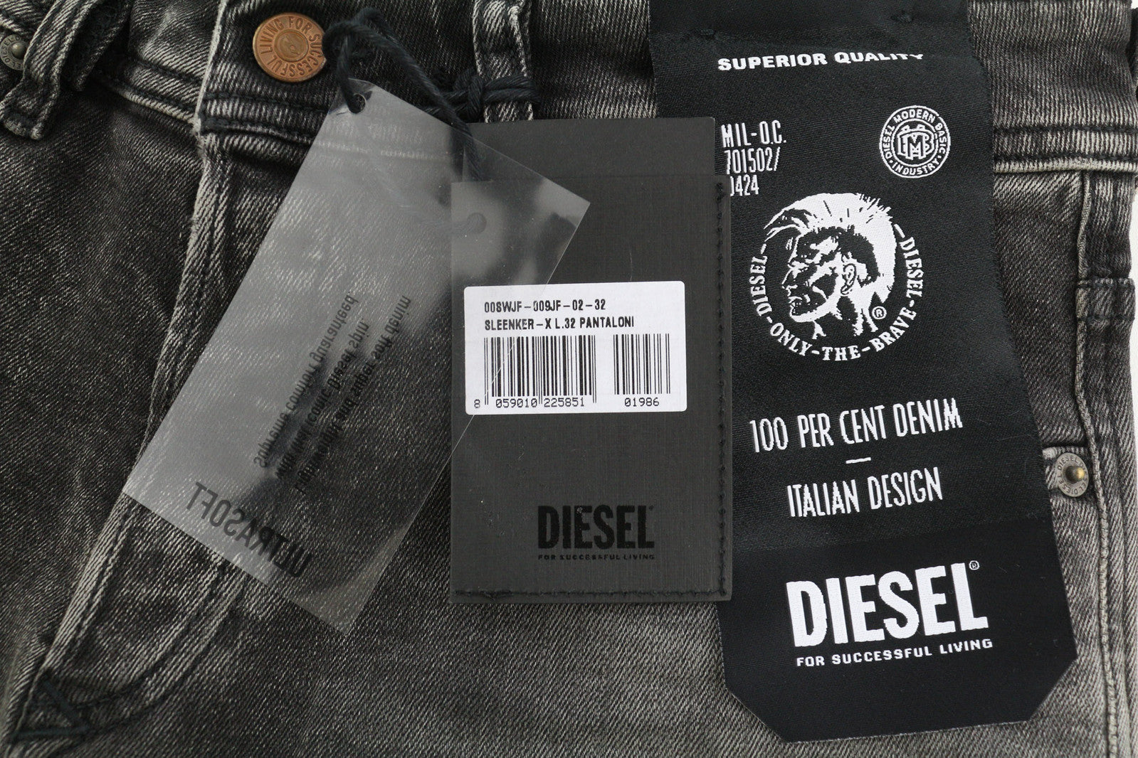 DIESEL Sleenker 009JF vyriški džinsai W32/L32 aptempti, tamprūs, su gobtuvu, rekomenduojama kaina – 200 € 