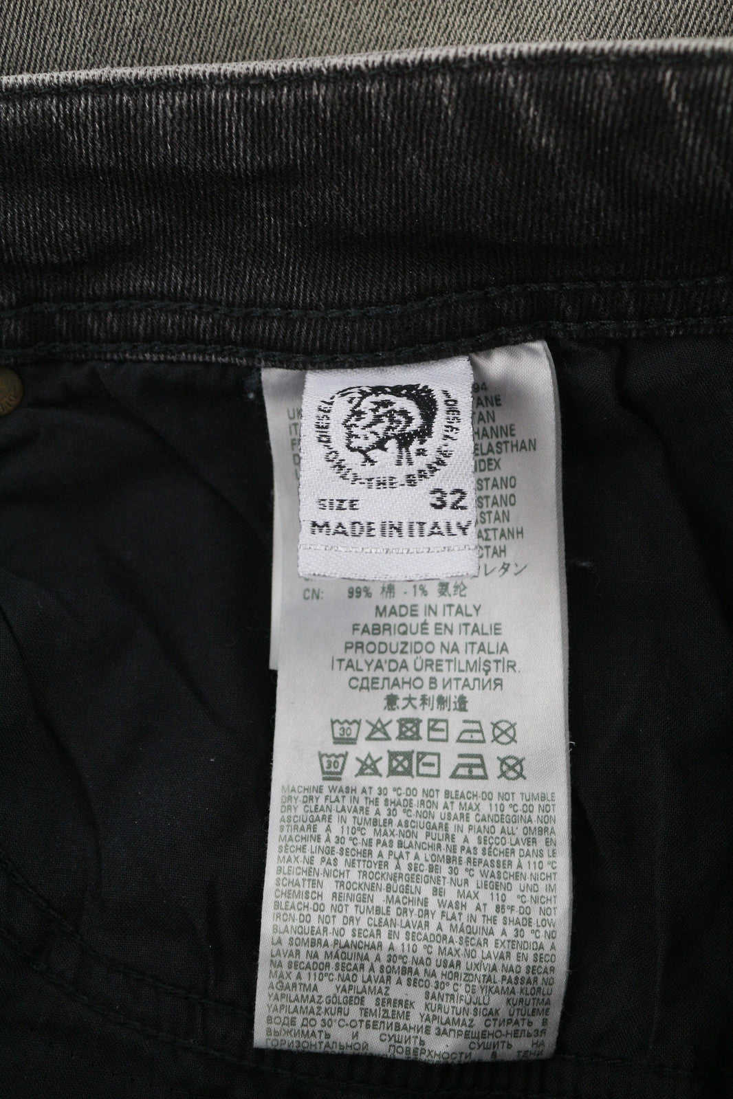 DIESEL Sleenker 009JF vyriški džinsai W32/L32 aptempti, tamprūs, su gobtuvu, rekomenduojama kaina – 200 € 