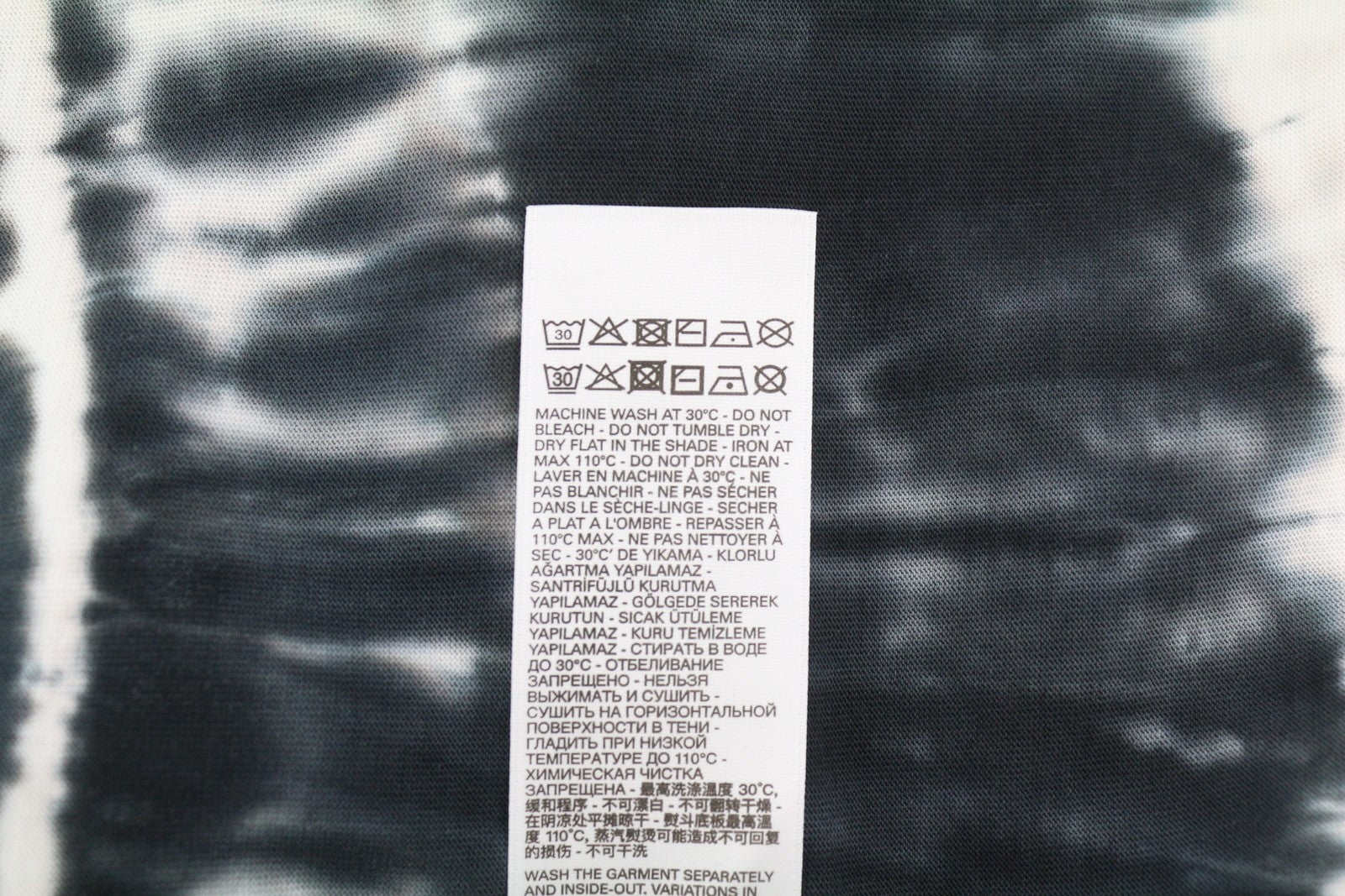 DIESEL T-Just-B51 vyriški marškinėliai L dydžio, balti, raštuoti, trumpomis rankovėmis, apvalia kaklo iškirpte, su logotipu. 