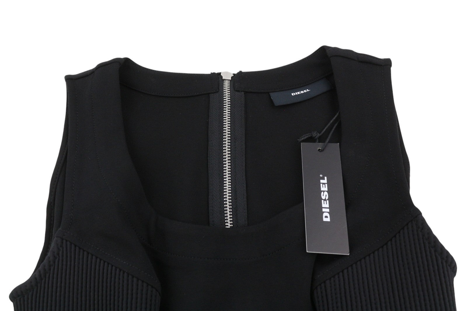 DIESEL D-Reki moteriška suknelė S dydis, itin plona, ​​apkabinanti, tampri, juoda. Rekomenduojama kaina – 180 €. 