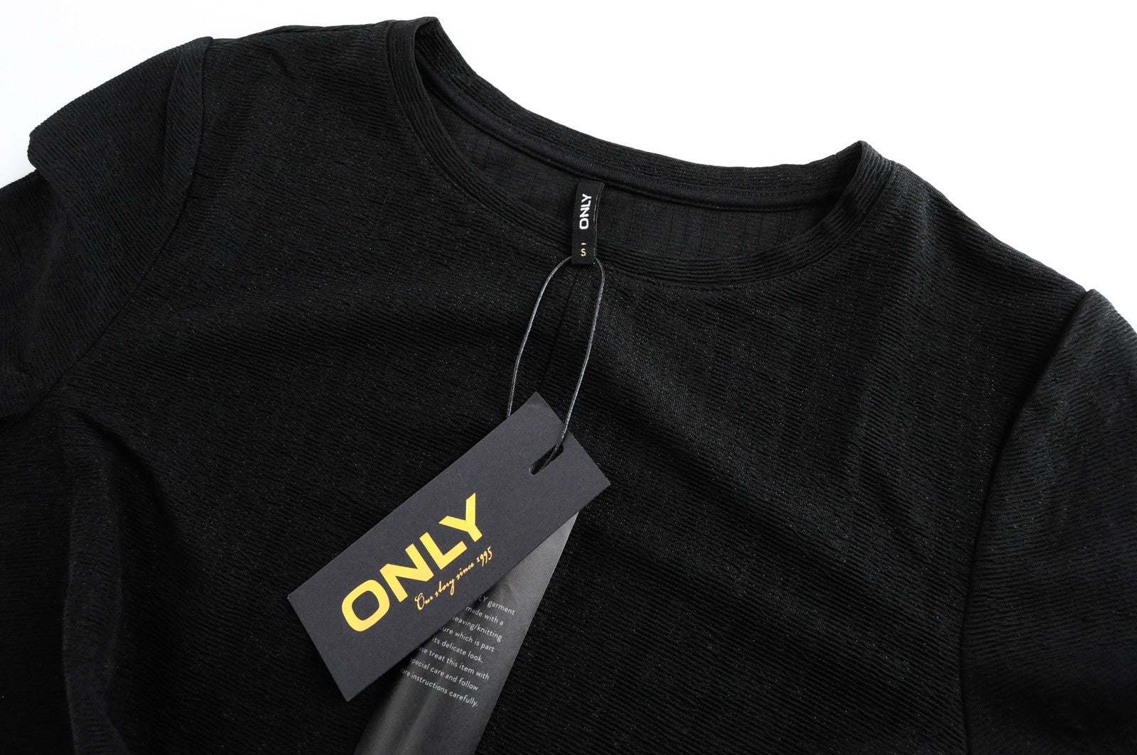 ONLY Queeny Women Top S Black Long Sleeved Stretch Cropped Pullover Twist Detail