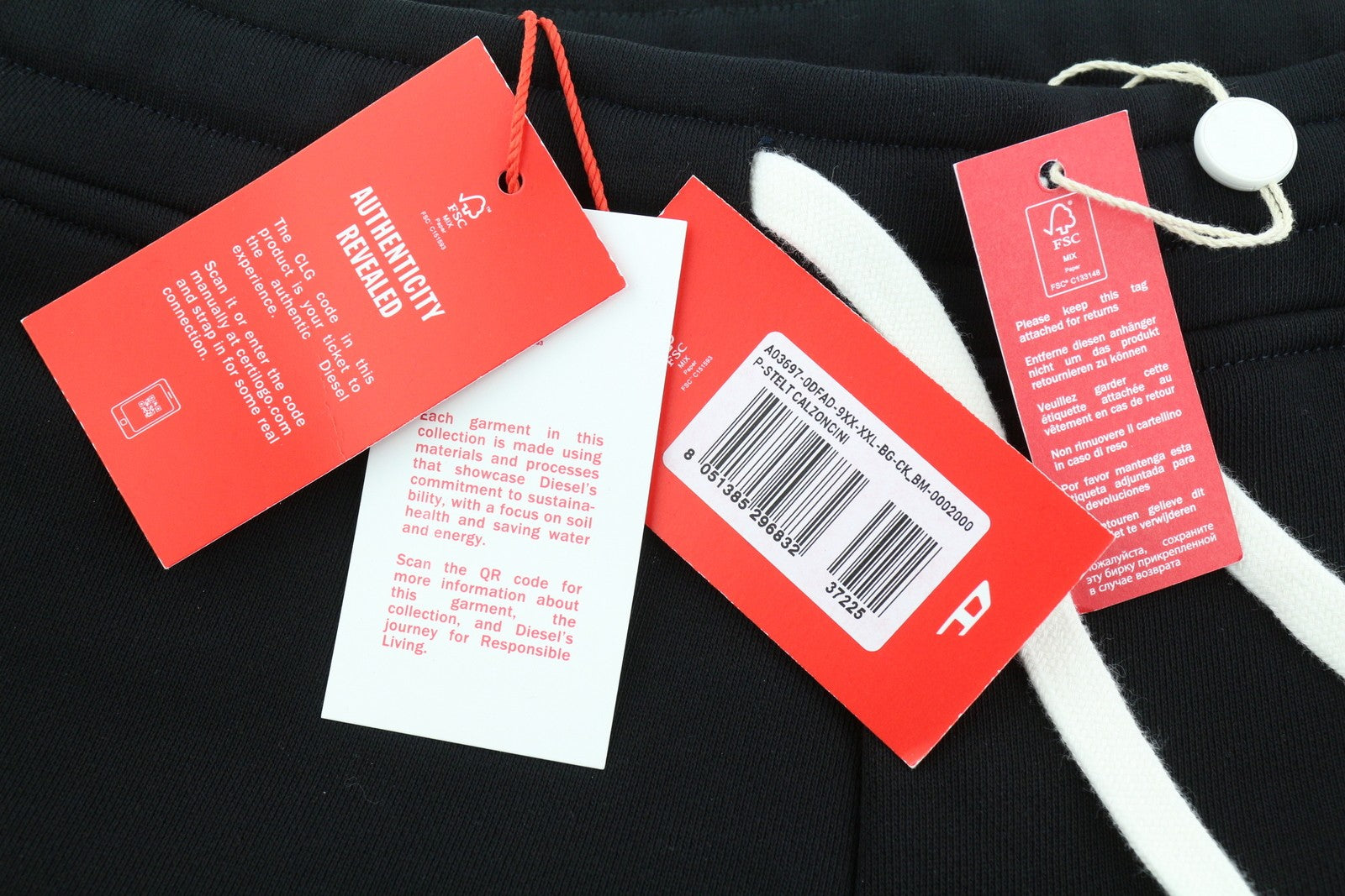 DIESEL P-Stelt vyriški šortai, 2XL, juodi, su elastingu juosmeniu, kišenėmis, sportinis trikotažas, rekomenduojama kaina – 110 € 