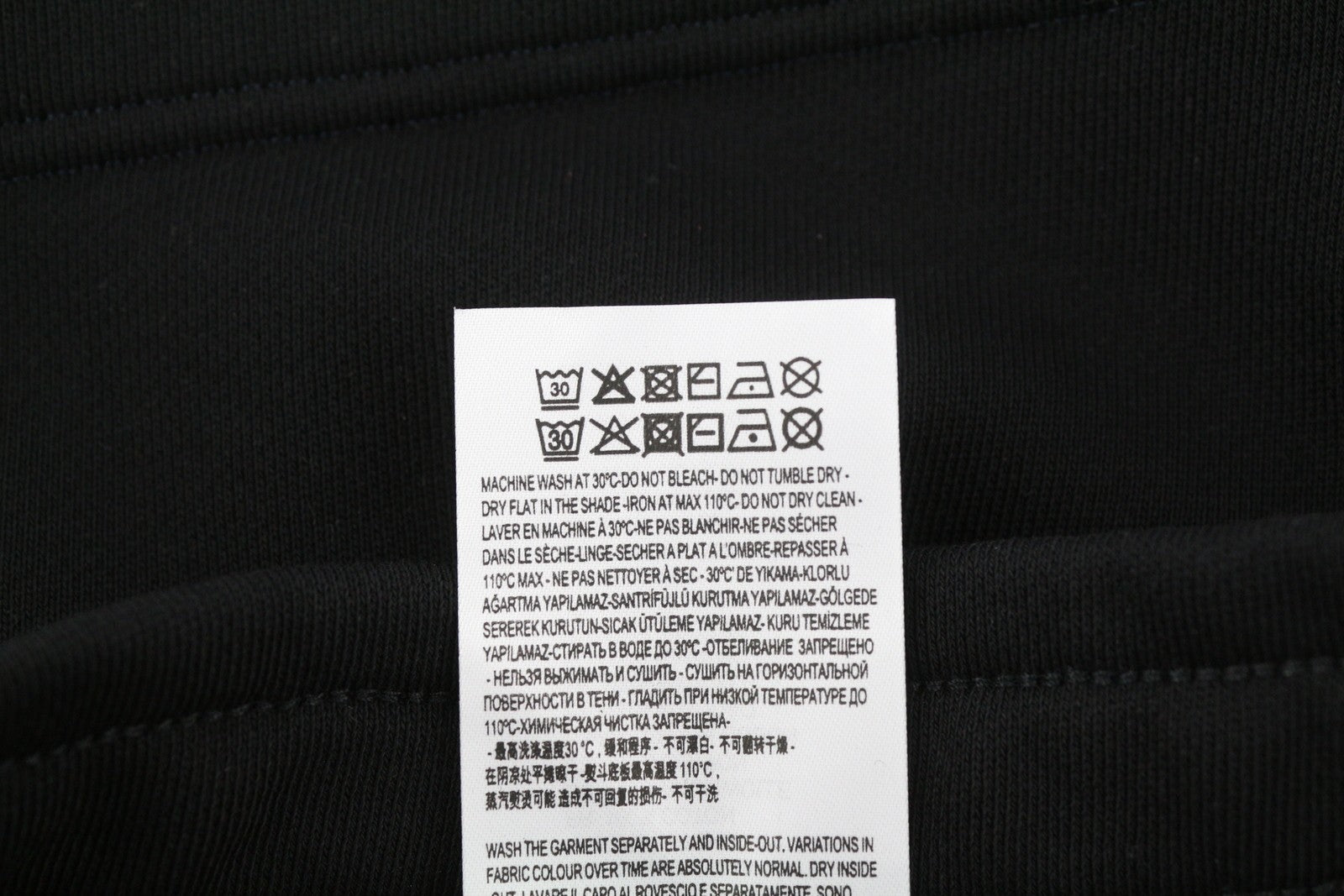 DIESEL P-Stelt vyriški šortai, 2XL, juodi, su elastingu juosmeniu, kišenėmis, sportinis trikotažas, rekomenduojama kaina – 110 € 