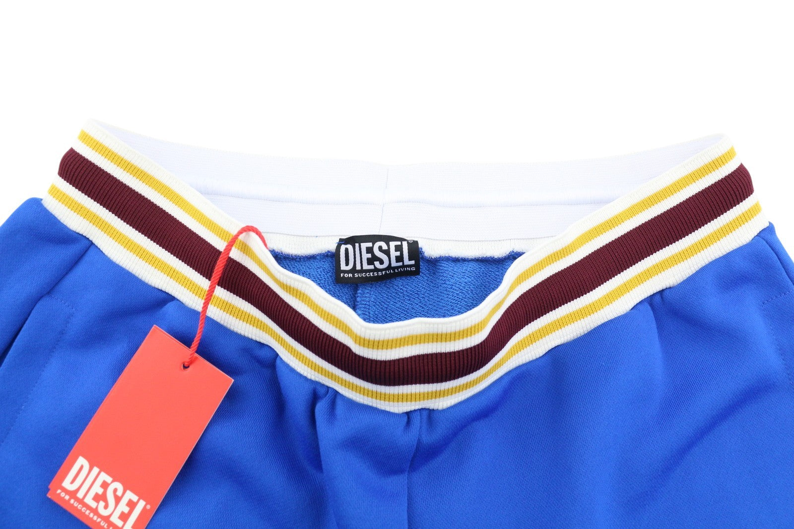 DIESEL P-Bowly vyriški šortai M, mėlyni, su tampriomis kišenėmis, trikotažo dirželiu, prakaitui nešioti, rekomenduojama kaina – 125 € 