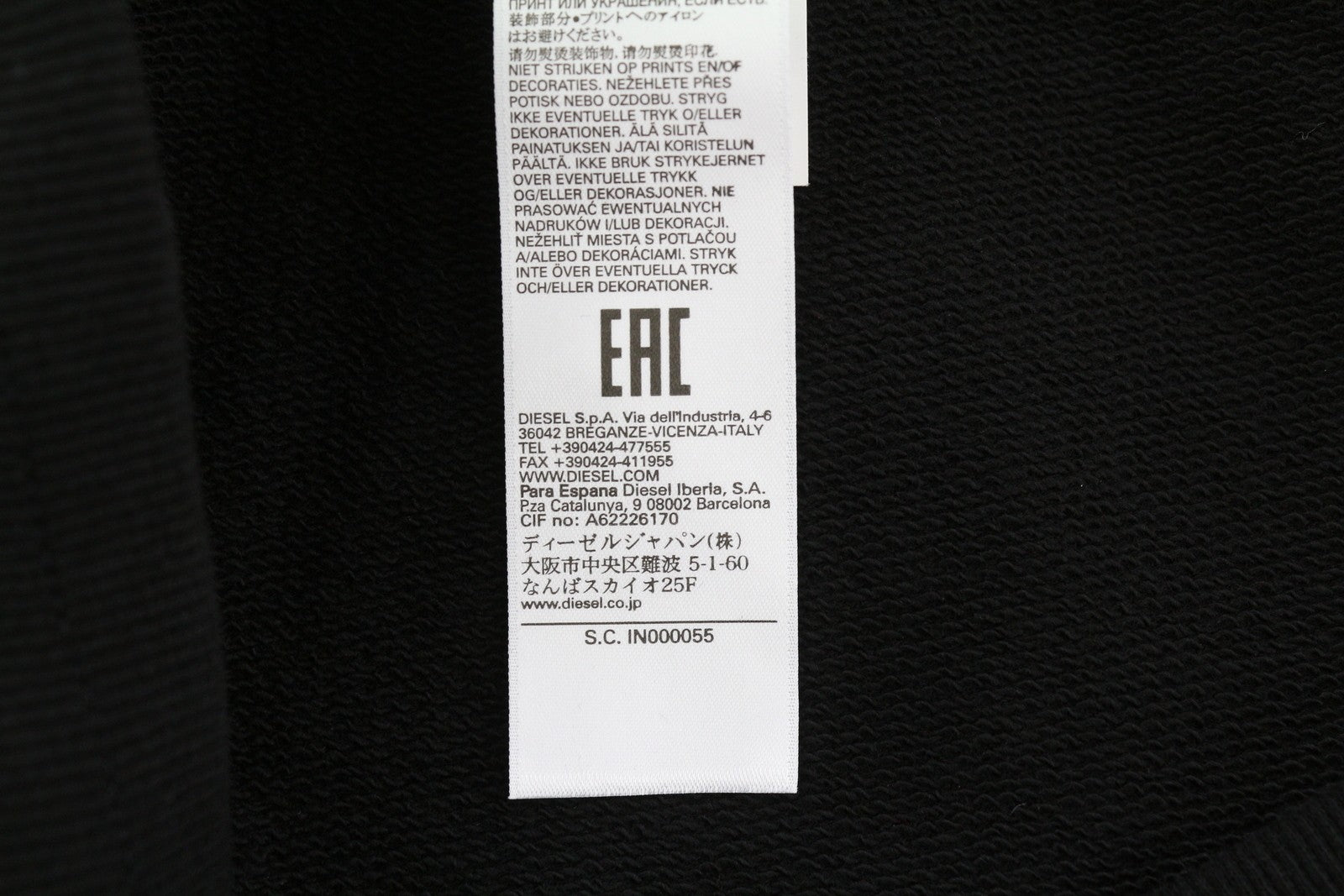 DIESEL P-Mustin vyriški šortai L dydžio, raudoni, marginti, sportiniai, su elastinėmis juosmens kišenėmis. RMK 125 € 