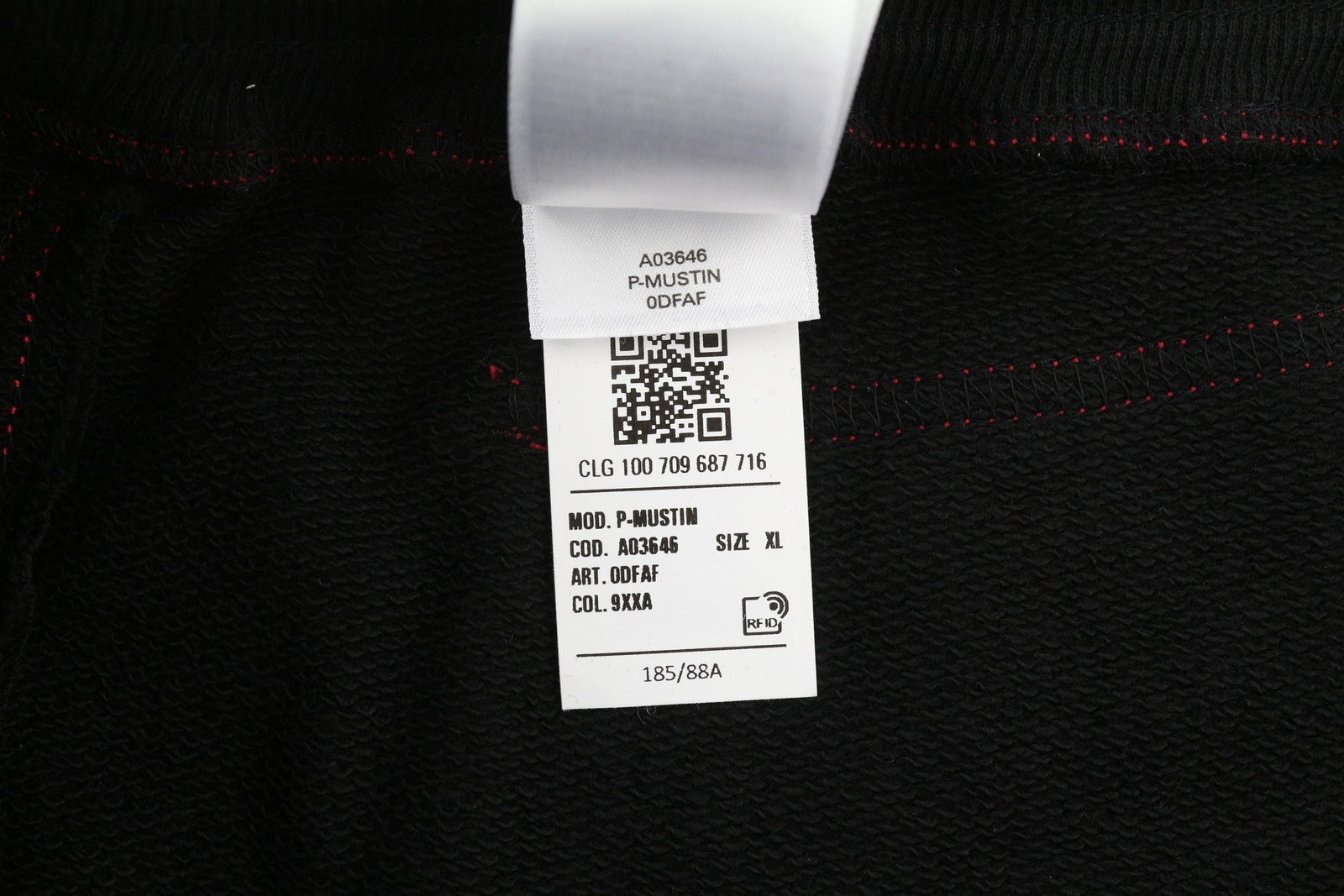 DIESEL P-Mustin vyriški šortai XL dydžio, raudoni, marginti, sportiniai, su elastinėmis juosmens kišenėmis. RMK 125 €. 