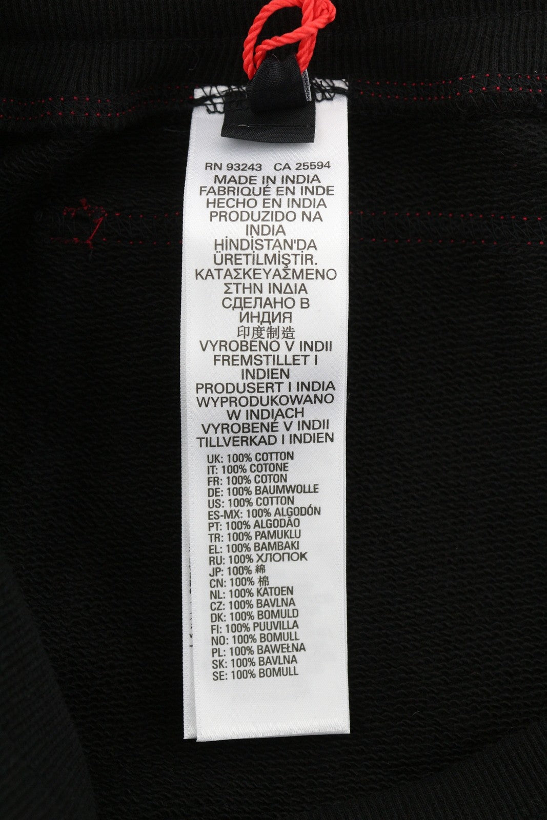 DIESEL P-Mustin vyriški šortai XL dydžio, raudoni, marginti, sportiniai, su elastinėmis juosmens kišenėmis. RMK 125 €. 