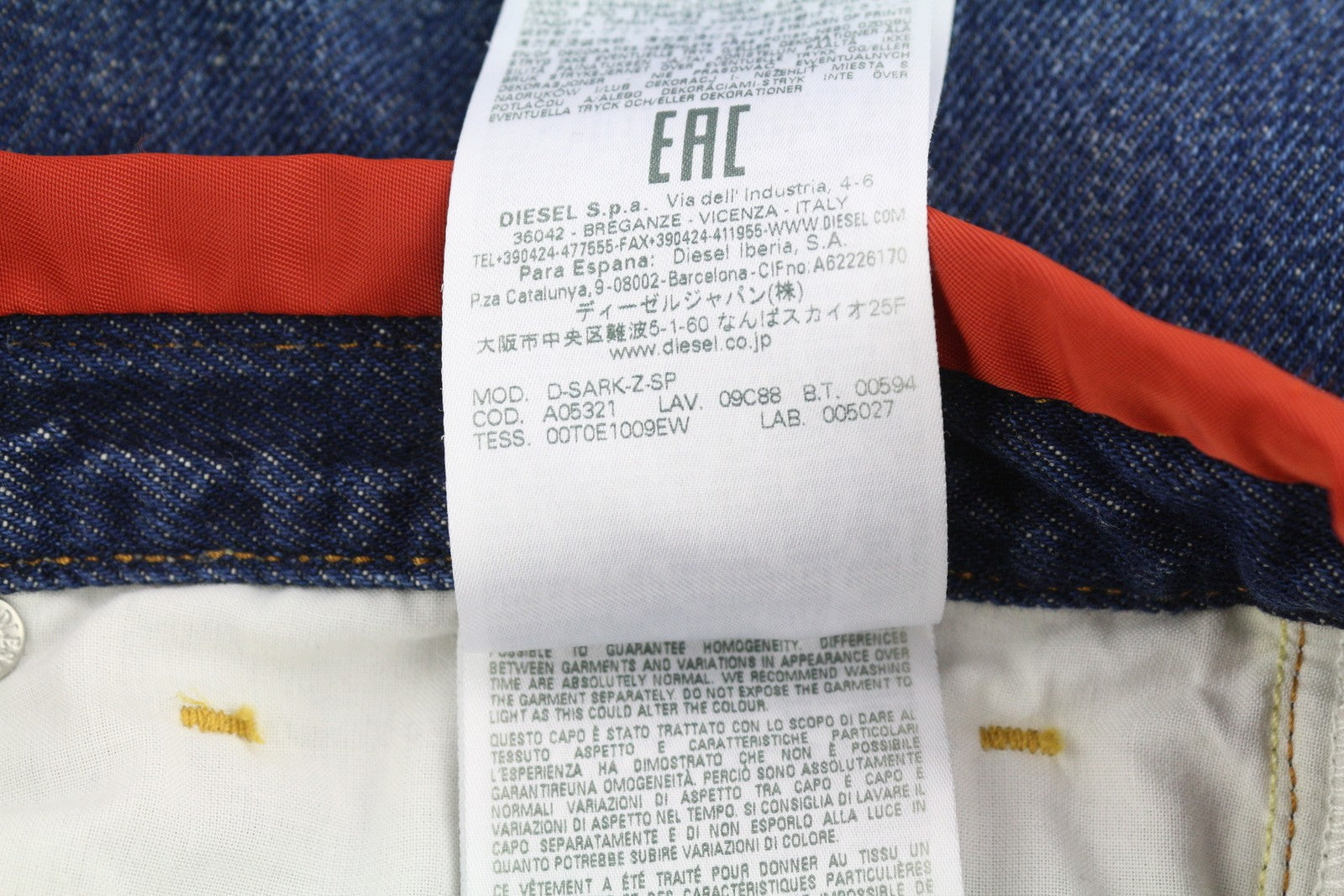 DIESEL D-Sark-Z-SP 09C88 vyriški džinsai W32/L34, aptempti, su sagomis, skalbtos mėlynos spalvos, rekomenduojama kaina – 195 € 