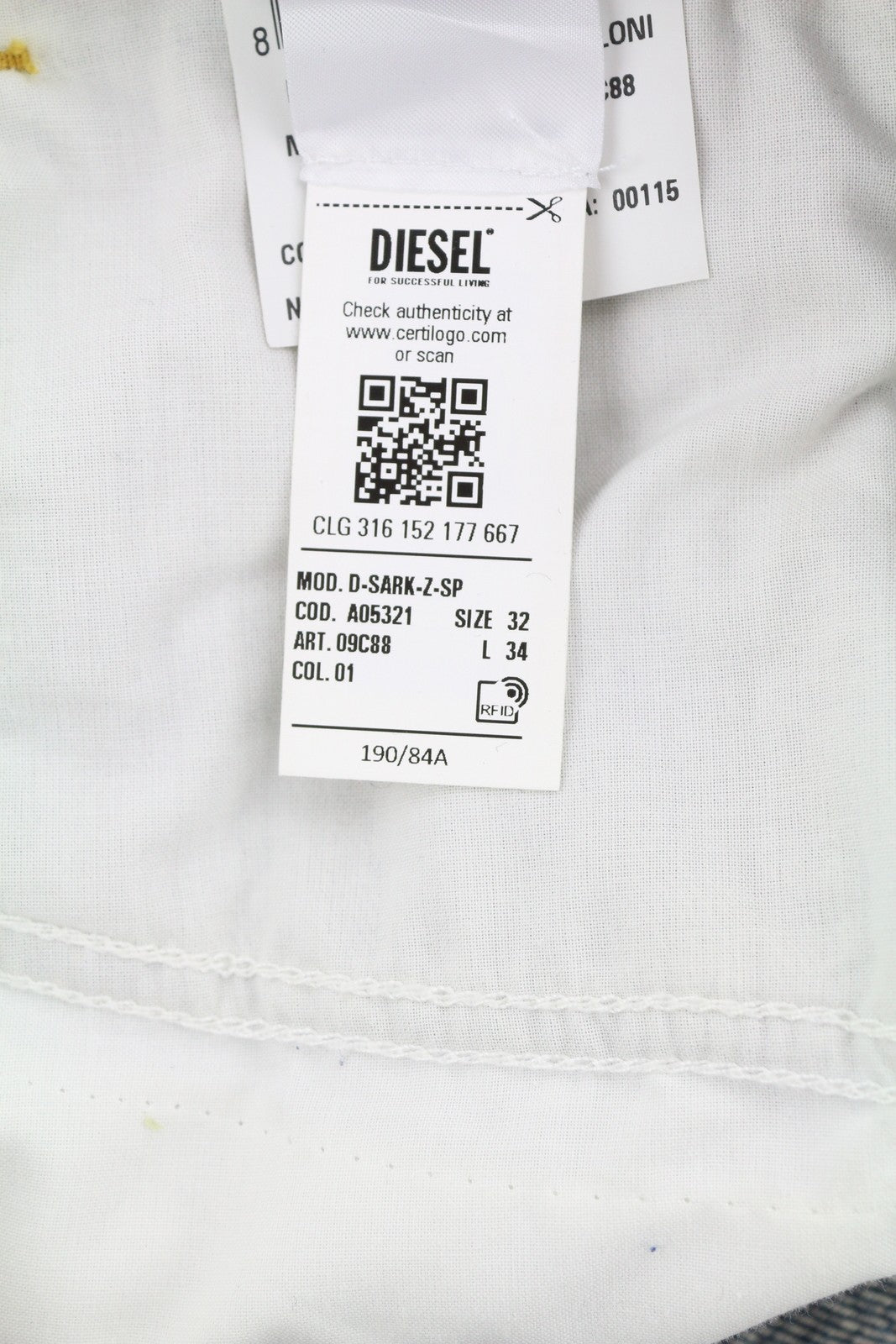 DIESEL D-Sark-Z-SP 09C88 vyriški džinsai W32/L34, aptempti, su sagomis, skalbtos mėlynos spalvos, rekomenduojama kaina – 195 € 