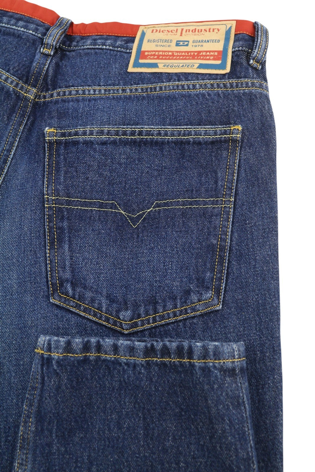 DIESEL D-Sark-Z-SP 09C88 vyriški džinsai W32/L34, aptempti, su sagomis, skalbtos mėlynos spalvos, rekomenduojama kaina – 195 € 