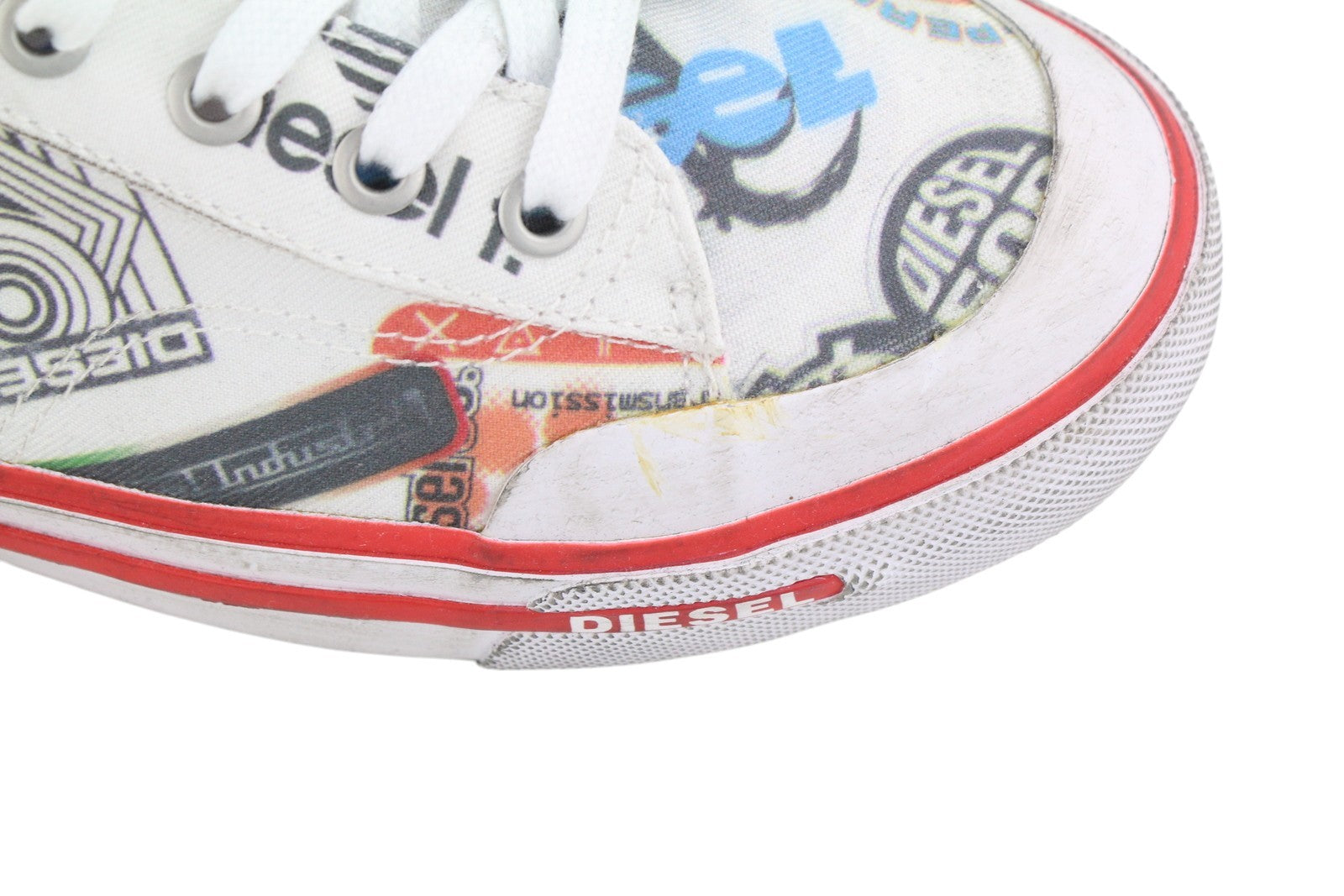 DIESEL S-Athos žemakulniai vyriški sportbačiai EU41 raštuoti žemakulniai su nėriniuotais migdolų nosimis, rekomenduojama mažmeninė kaina – 160 € 