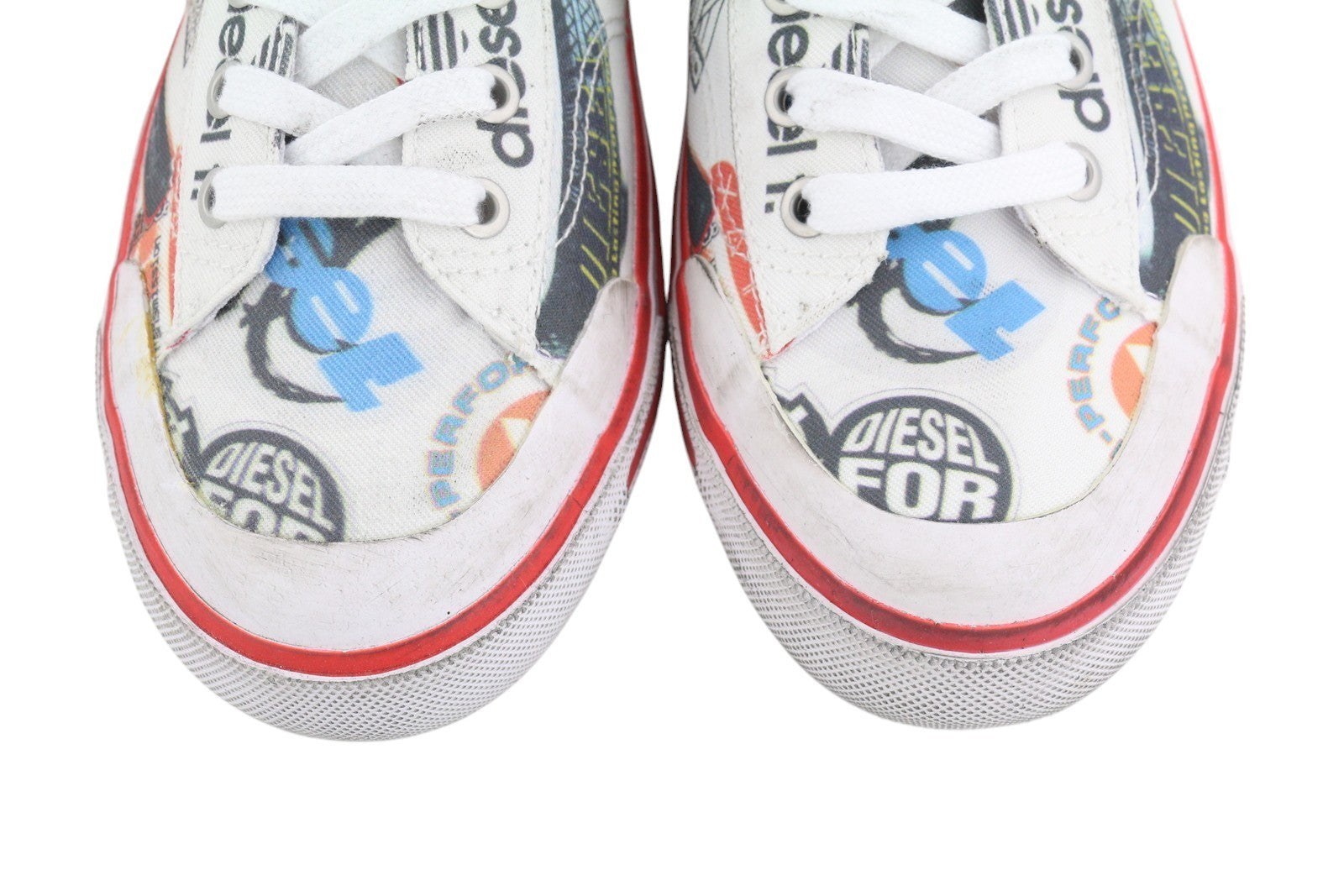 DIESEL S-Athos žemakulniai vyriški sportbačiai EU41 raštuoti žemakulniai su nėriniuotais migdolų nosimis, rekomenduojama mažmeninė kaina – 160 € 