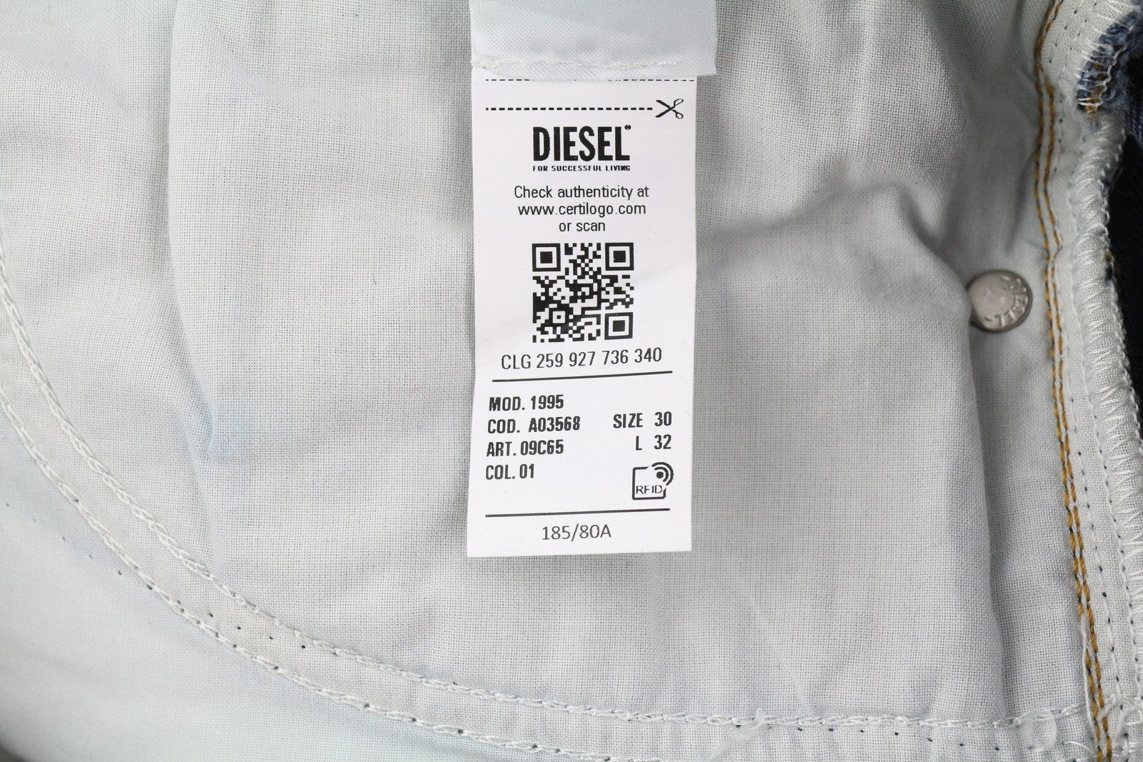 DIESEL 1995 09C65 vyriški džinsai W30/L32 Slim Fit tiesios kojos vidutinio juosmens skalbtos mėlynos spalvos 