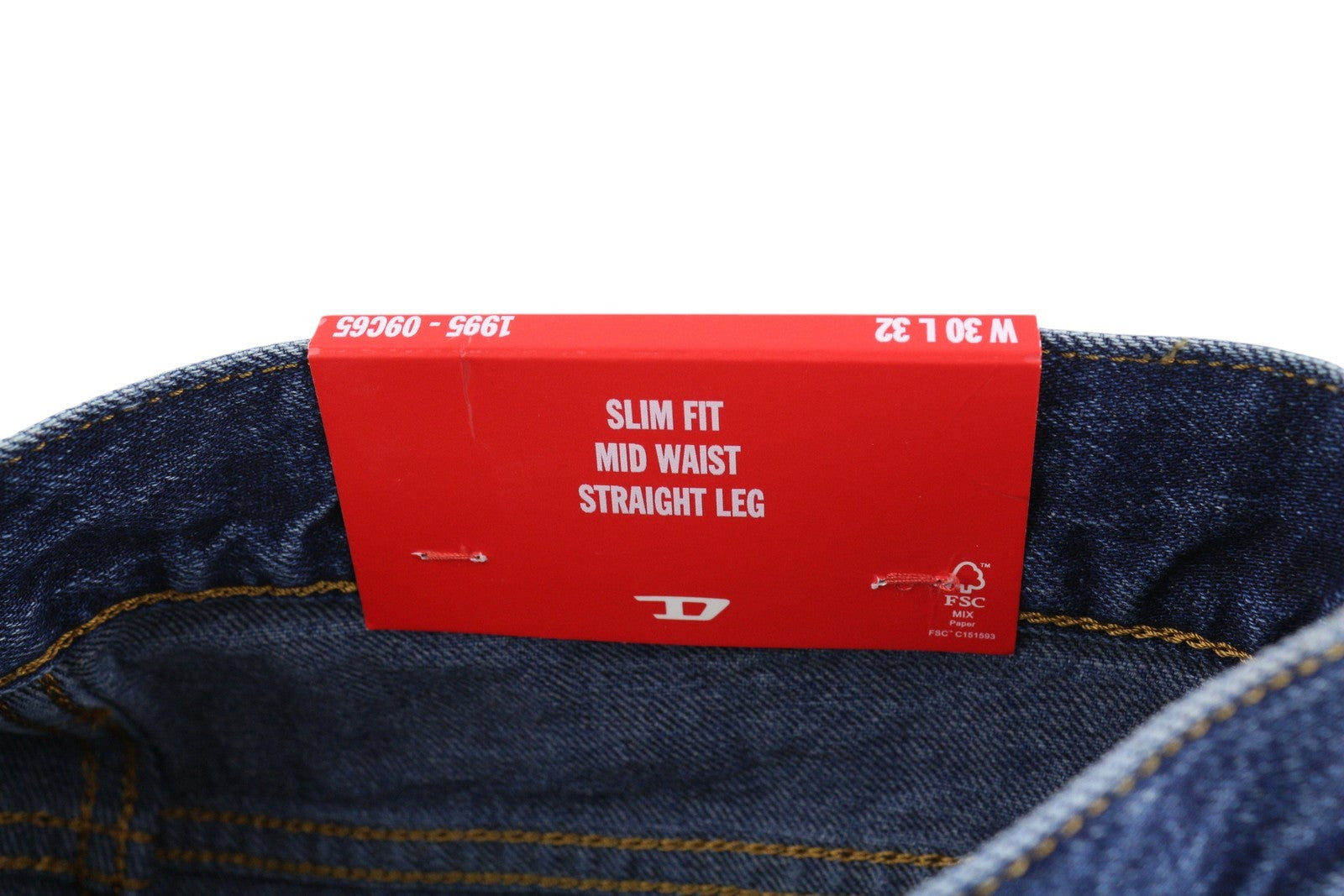 DIESEL 1995 09C65 vyriški džinsai W30/L32 Slim Fit tiesios kojos vidutinio juosmens skalbtos mėlynos spalvos 