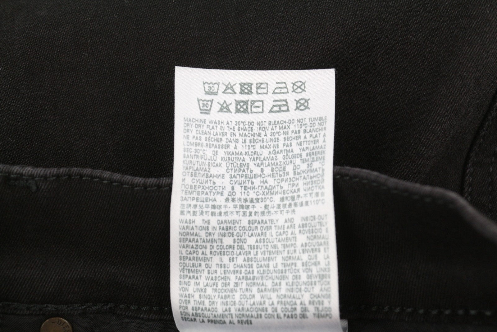 DIESEL D-Istort 069TI vyriški džinsai W31/L32 aptempti, tamprūs, juodi, su užtrauktuku, rekomenduojama kaina – 220 € 