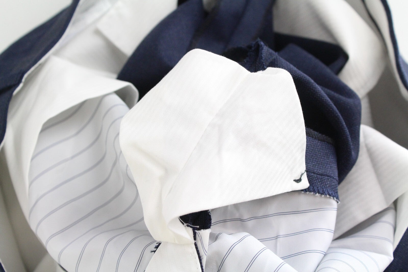 SUITSUPPLY Brescia Men's UK46S Dark Blue Lined Pleated Pure Wool Trousers