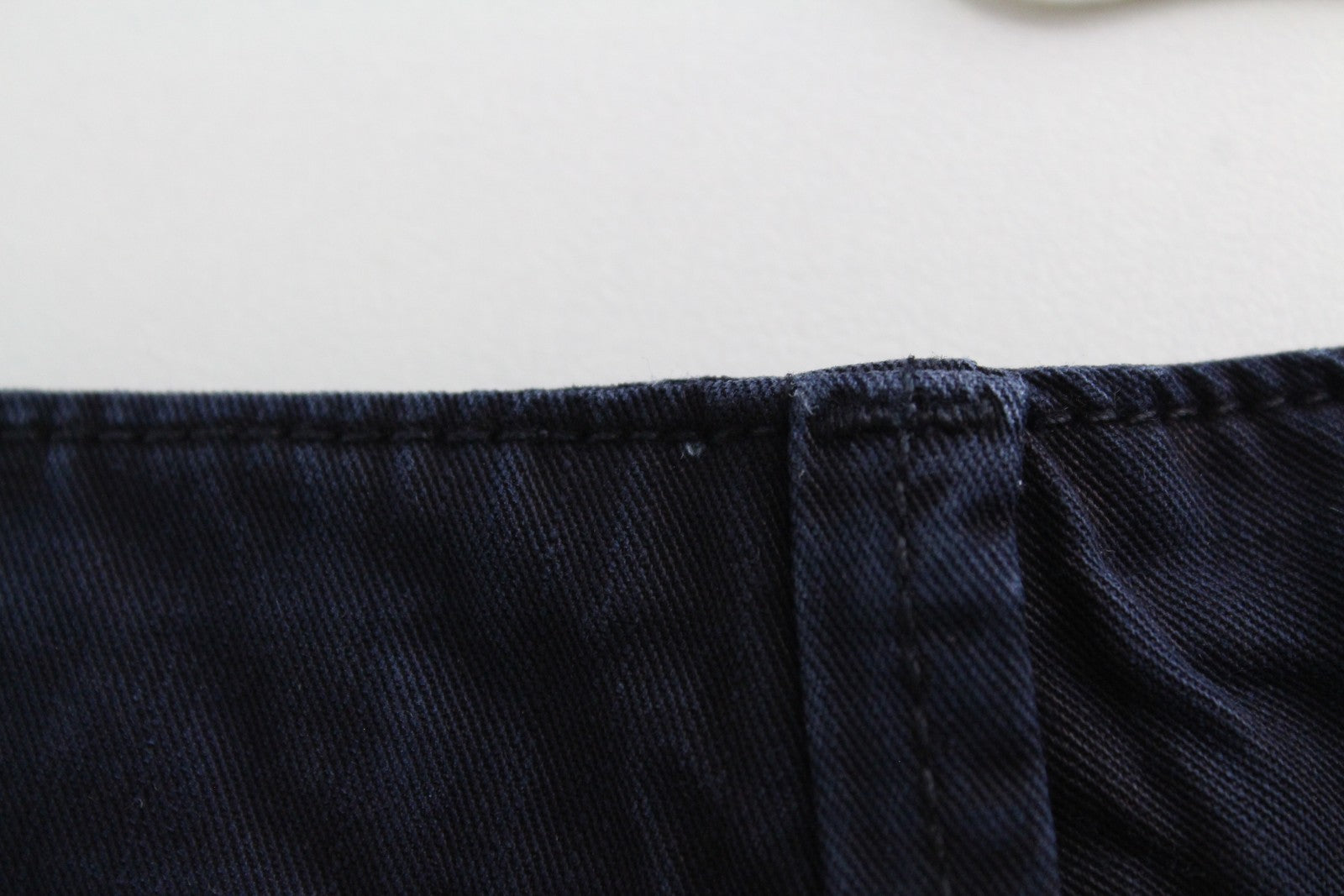 DENHAM Tara moteriškos W27/L30 tamsiai mėlynos spalvos krovininės medvilnės mišinio kelnės su daugybe kišenių 