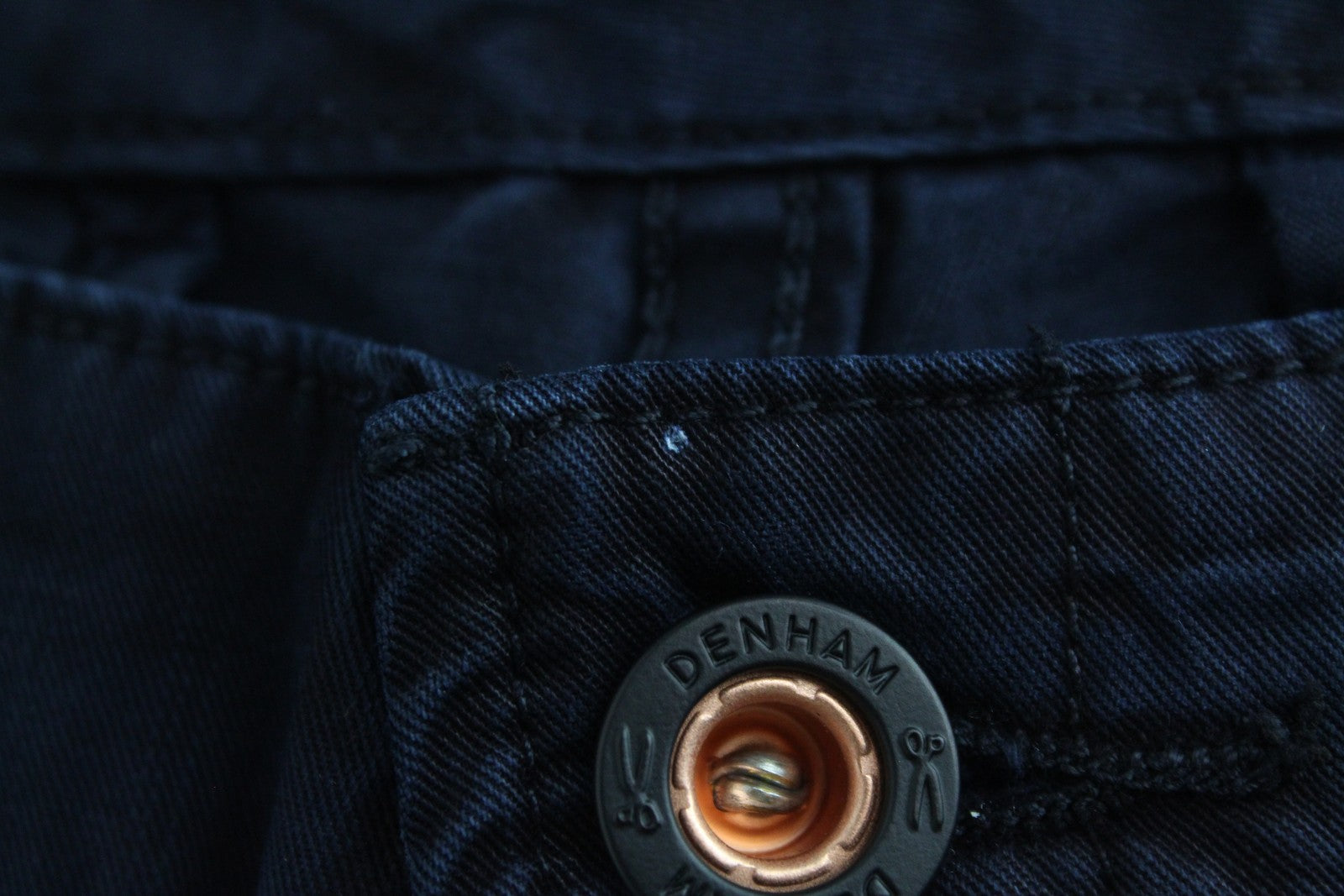 DENHAM Tara moteriškos W27/L30 tamsiai mėlynos spalvos krovininės medvilnės mišinio kelnės su daugybe kišenių 