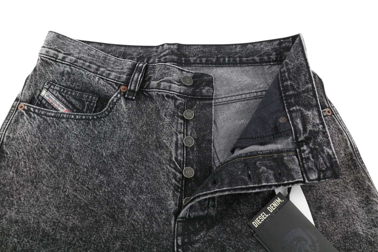 DIESEL D-Maxs-Sp vyriški šortai W30, juodi džinso spalvos, marmurinės išvaizdos, skalbtos sagtys. RMK 150 €. 
