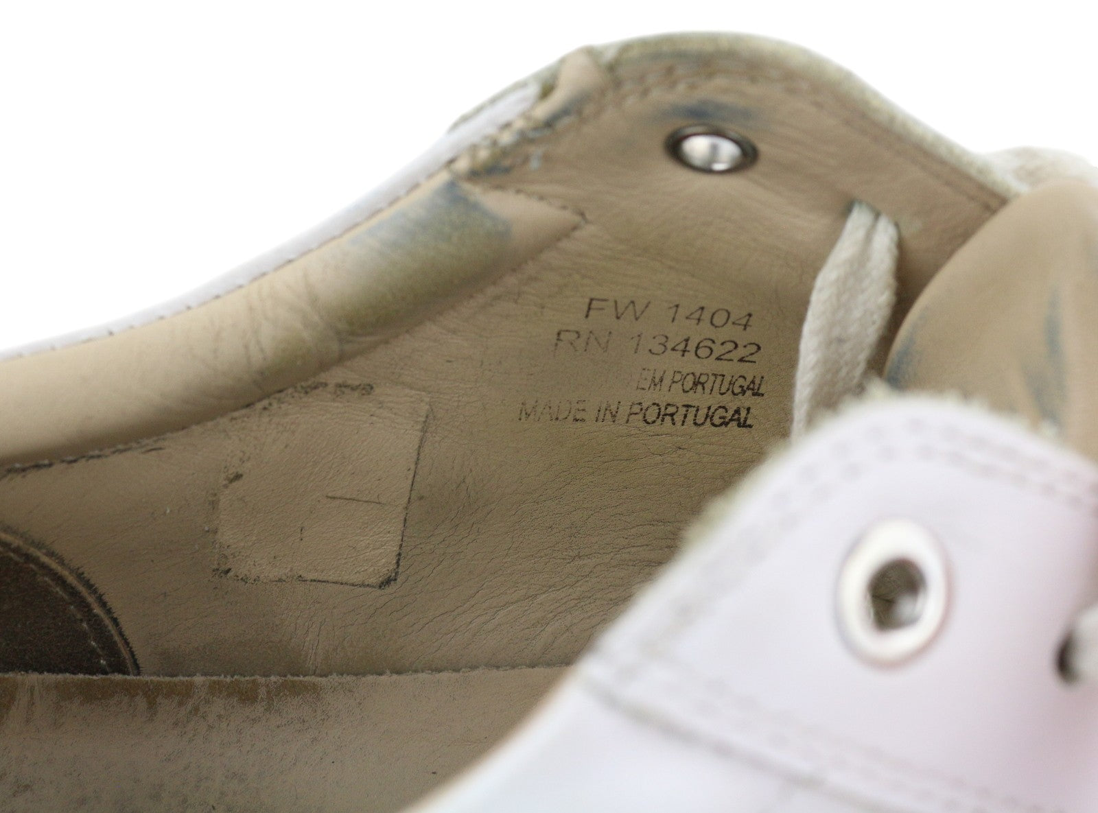 SUITSUPPLY FW1404 vyriški sportbačiai, EU42, balti, odiniai, žemi, raišteliais puošti, migdolų spalvos noseliai 