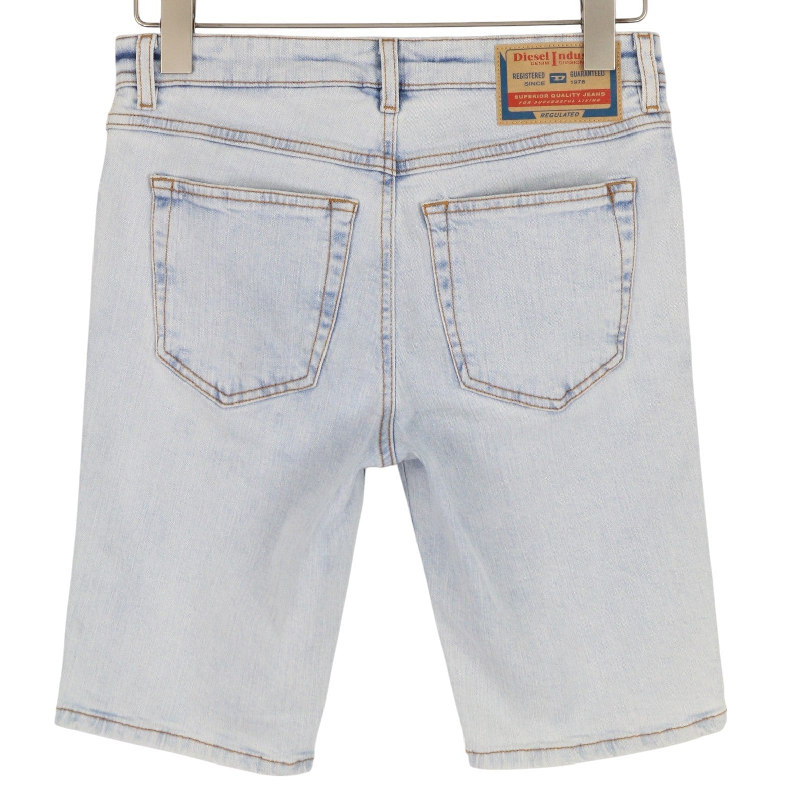 DIESEL De-Ginny 0EGAH moteriški šortai W26 džinso mėlyna spalva su išblukimo efektu ir užtrauktuku, rekomenduojama mažmeninė kaina 150 € 