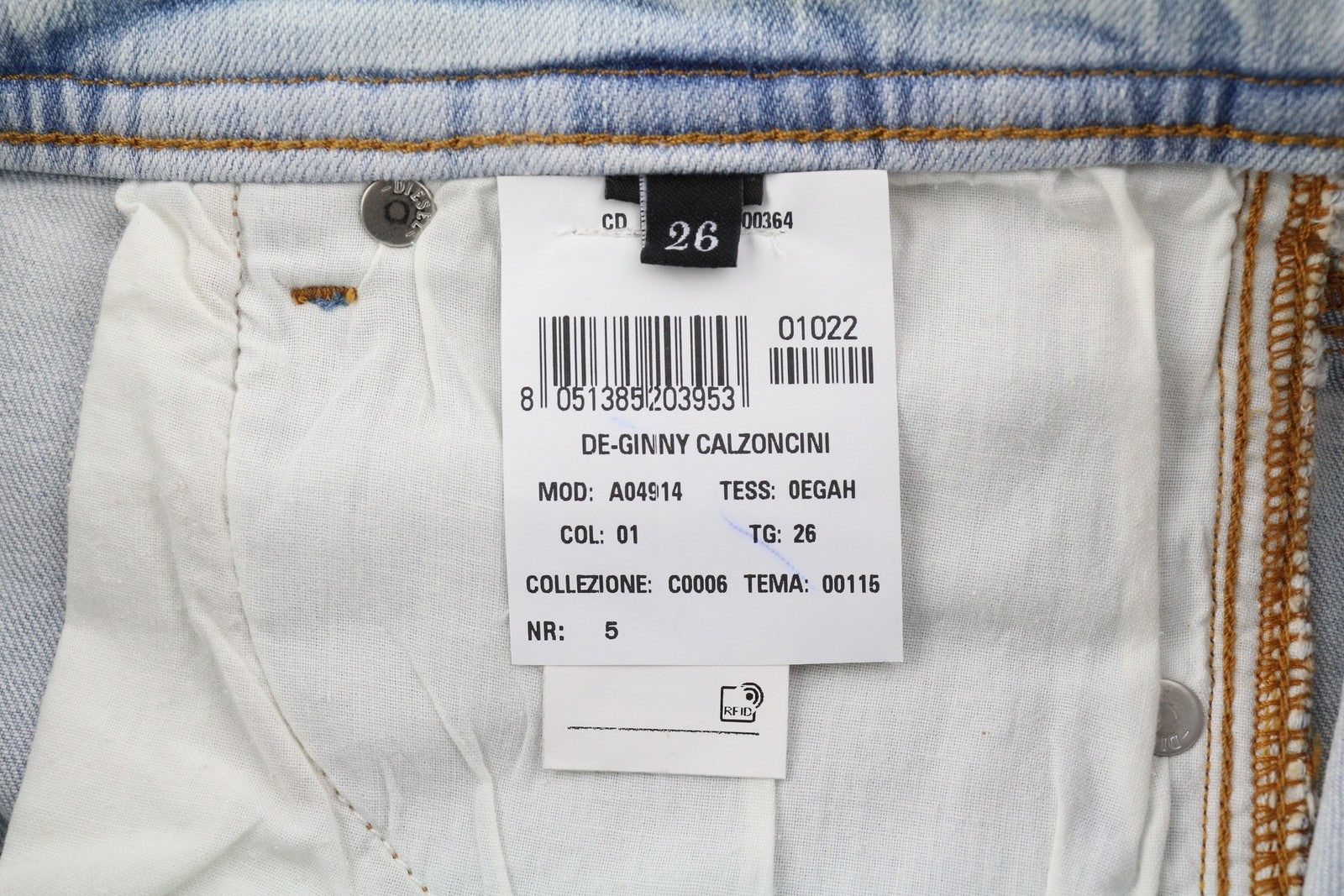 DIESEL De-Ginny 0EGAH moteriški šortai W26 džinso mėlyna spalva su išblukimo efektu ir užtrauktuku, rekomenduojama mažmeninė kaina 150 € 