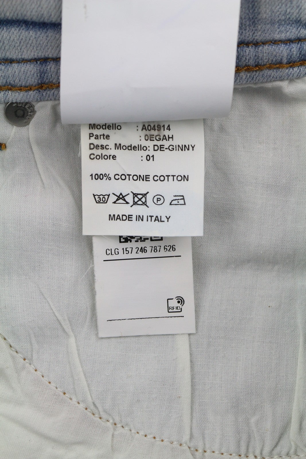 DIESEL De-Ginny 0EGAH moteriški šortai W26 džinso mėlyna spalva su išblukimo efektu ir užtrauktuku, rekomenduojama mažmeninė kaina 150 € 