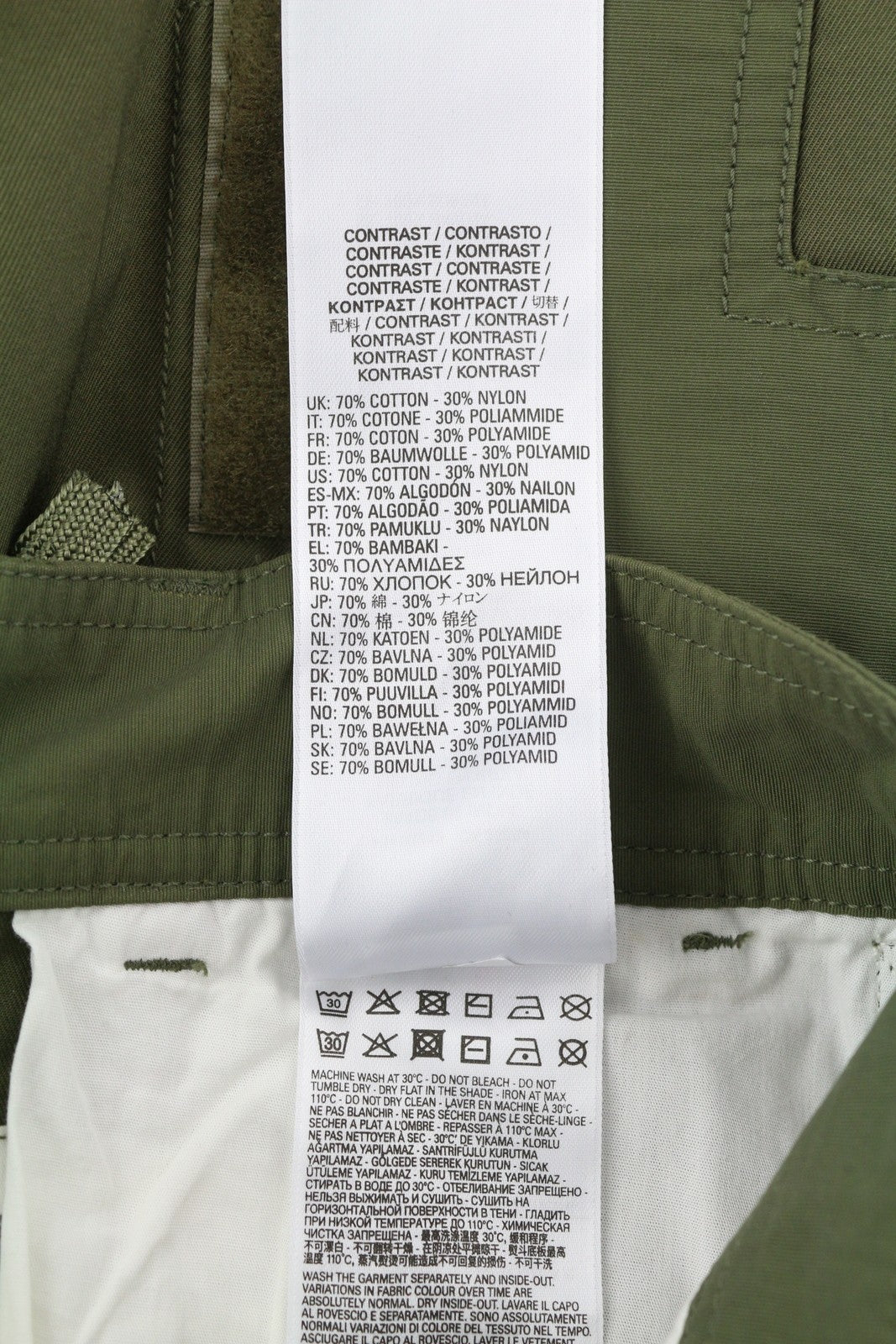 DIESEL P-Cyan vyriški šortai W28, karinės žalios spalvos, su užlopytomis kišenėmis, rekomenduojama kaina – 100 € 