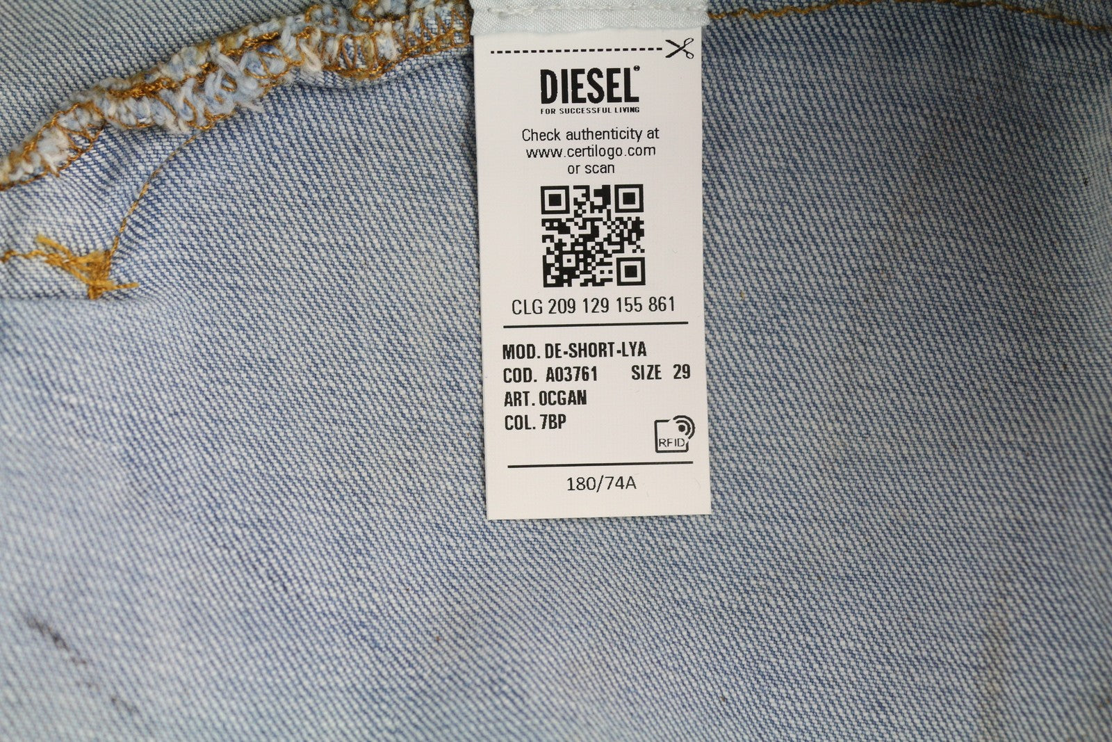 DIESEL De-Short-Lya 0CGAN moteriški šortai W29 rudi, dengti blizgančiu džinsu, rekomenduojama kaina – 295 € 