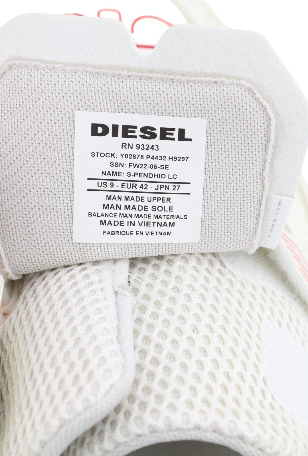 DIESEL S-Pendhio Lc vyriški sportbačiai, EU42, balti, migdolų formos noselės, žemakulniai, rekomenduojama kaina – 295 € 