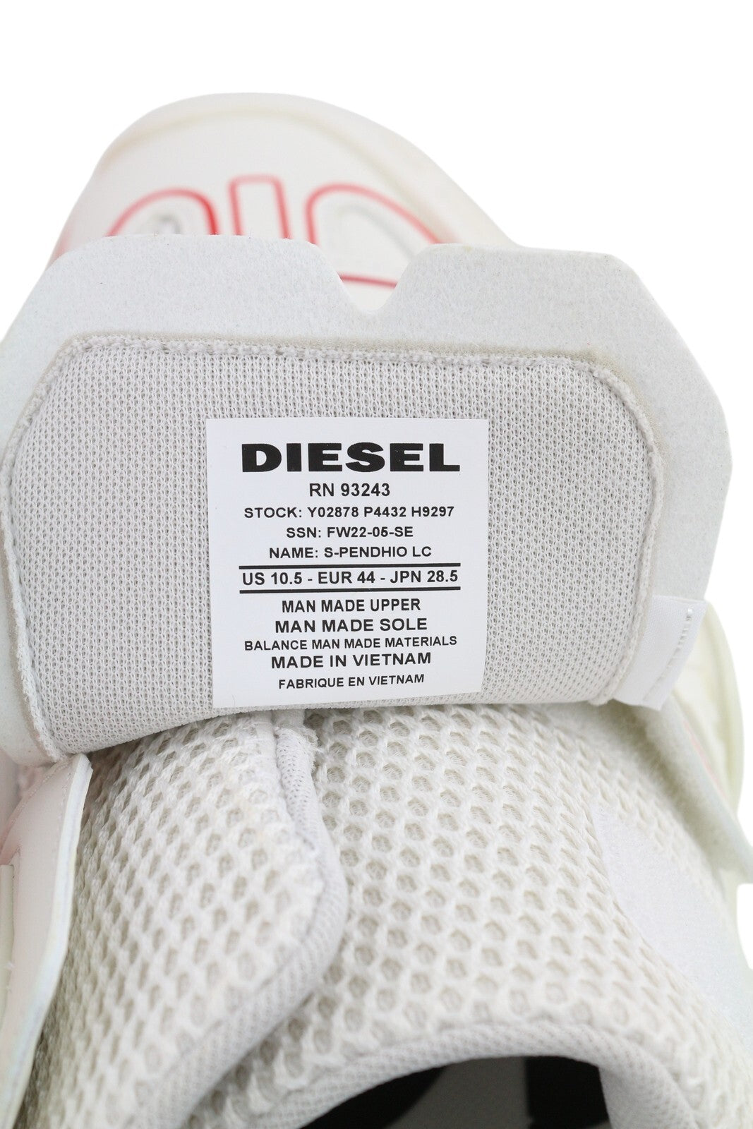 DIESEL S-Pendhio Lc vyriški sportbačiai, EU44, balti, migdolų spalvos, žemakulniai, užtraukiami, rekomenduojama kaina – 295 € 