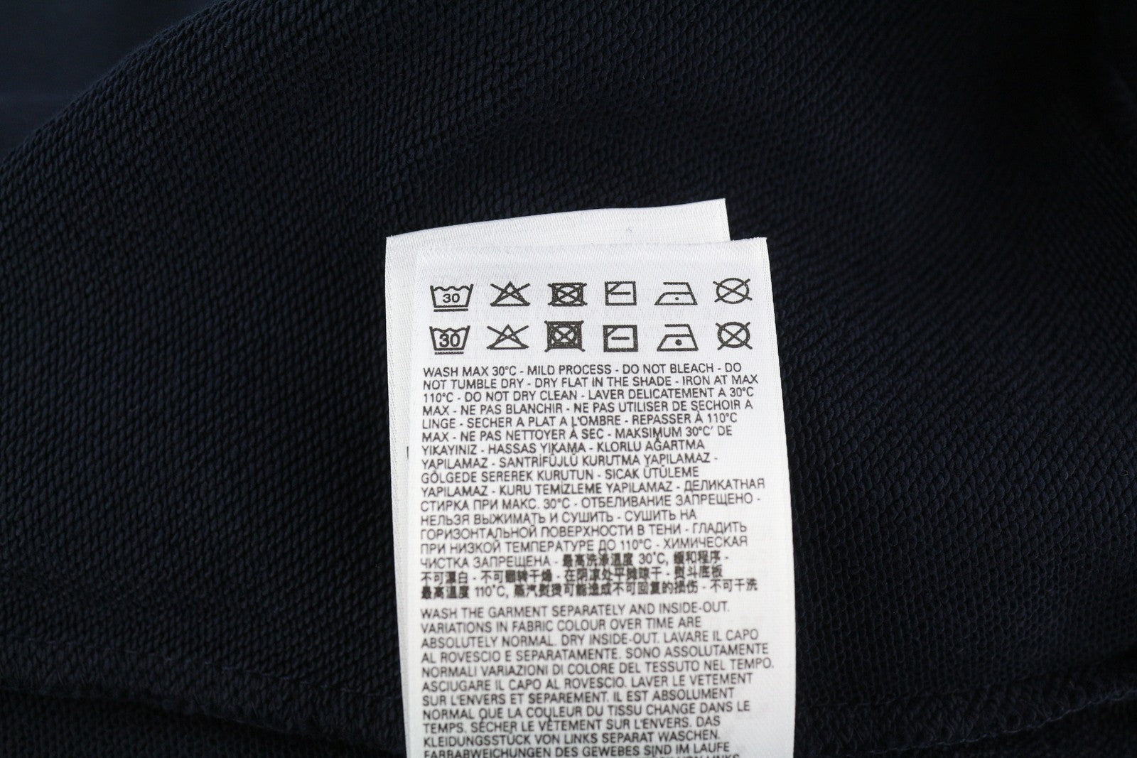 DIESEL S-Ginn-L3 vyriškas džemperis su XL dydžio tamsiai mėlyna spalva, apvalia kaklo iškirpte, rekomenduojama kaina – 150 € 