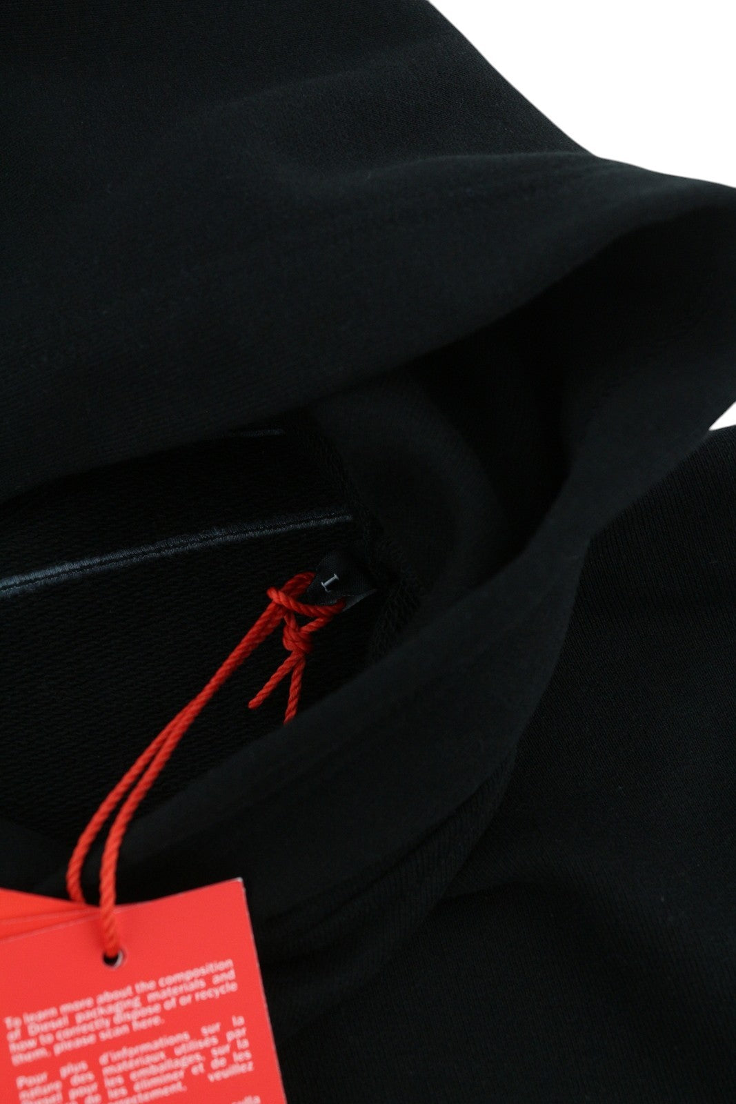 DIESEL S-Macs-Hood-Megoval vyriškas džemperis su gobtuvu L dydžio, juodas, megztinis su gobtuvu, kengūros formos, rekomenduojama kaina – 250 € 