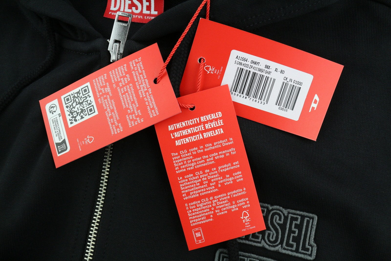 DIESEL S-Ginn-Hood-Zip-K10 vyriškas džemperis su gobtuvu, XL dydžio, juodas, su užtrauktuku ir medvilninėmis kišenėmis, rekomenduojama kaina – 160 € 