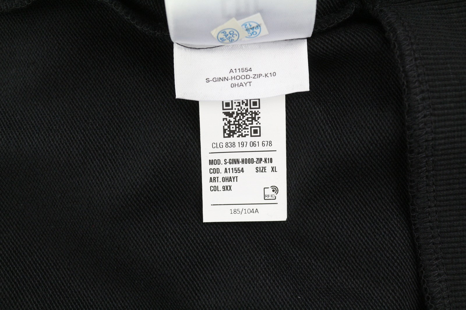 DIESEL S-Ginn-Hood-Zip-K10 vyriškas džemperis su gobtuvu, XL dydžio, juodas, su užtrauktuku ir medvilninėmis kišenėmis, rekomenduojama kaina – 160 € 