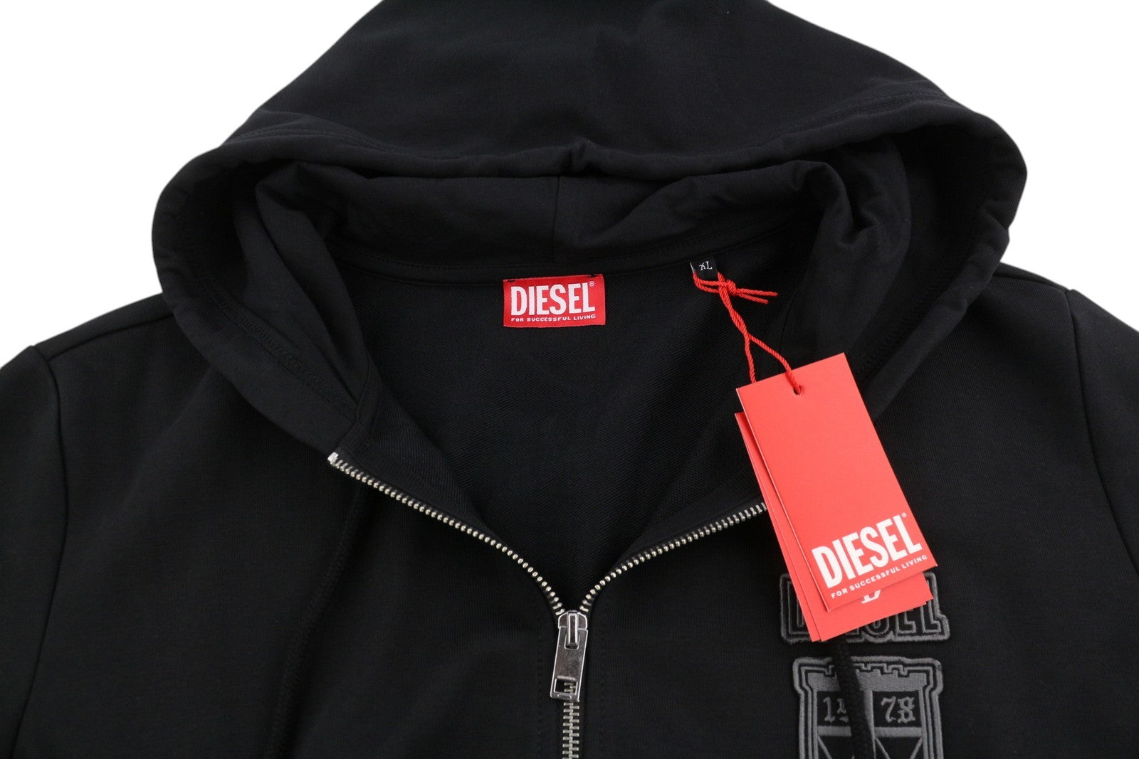 DIESEL S-Ginn-Hood-Zip-K10 vyriškas džemperis su gobtuvu, XL dydžio, juodas, su užtrauktuku ir medvilninėmis kišenėmis, rekomenduojama kaina – 160 € 