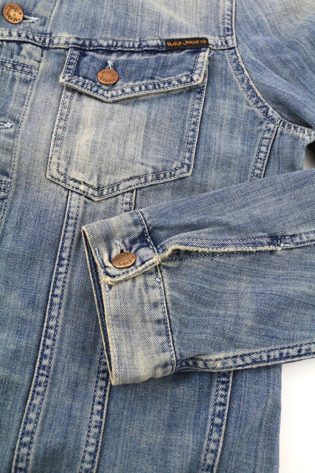 NUDIE JEANS Billy vyriška striukė M, džinsinio audinio, šviesių atspalvių, sagomis, sendinto stiliaus, mėlyna, su logotipu 