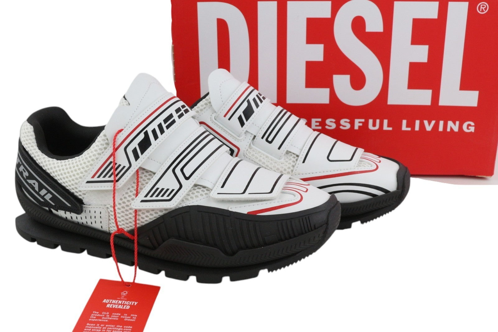 DIESEL S-Pendio Lc vyriški sportbačiai, EU42, žemi, su raišteliais, migdolų rašto nosimis, rekomenduojama kaina – 295 € 