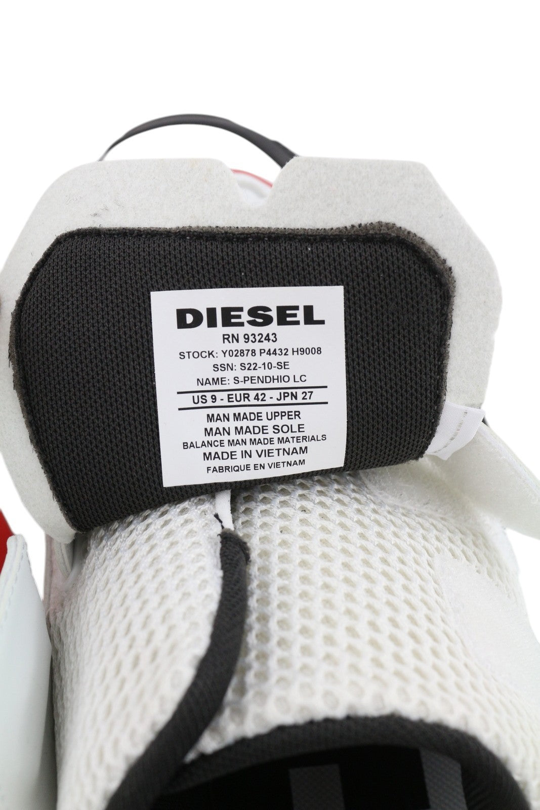 DIESEL S-Pendio Lc vyriški sportbačiai, EU42, žemi, su raišteliais, migdolų rašto nosimis, rekomenduojama kaina – 295 € 